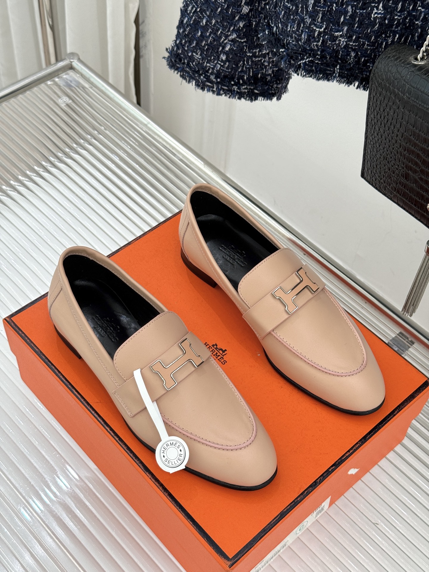 （配原版飞机盒）Hermès/爱马仕经典H扣乐福鞋 超级百搭款 鞋型很秀气 修脚型耐看又精致 气质女人的