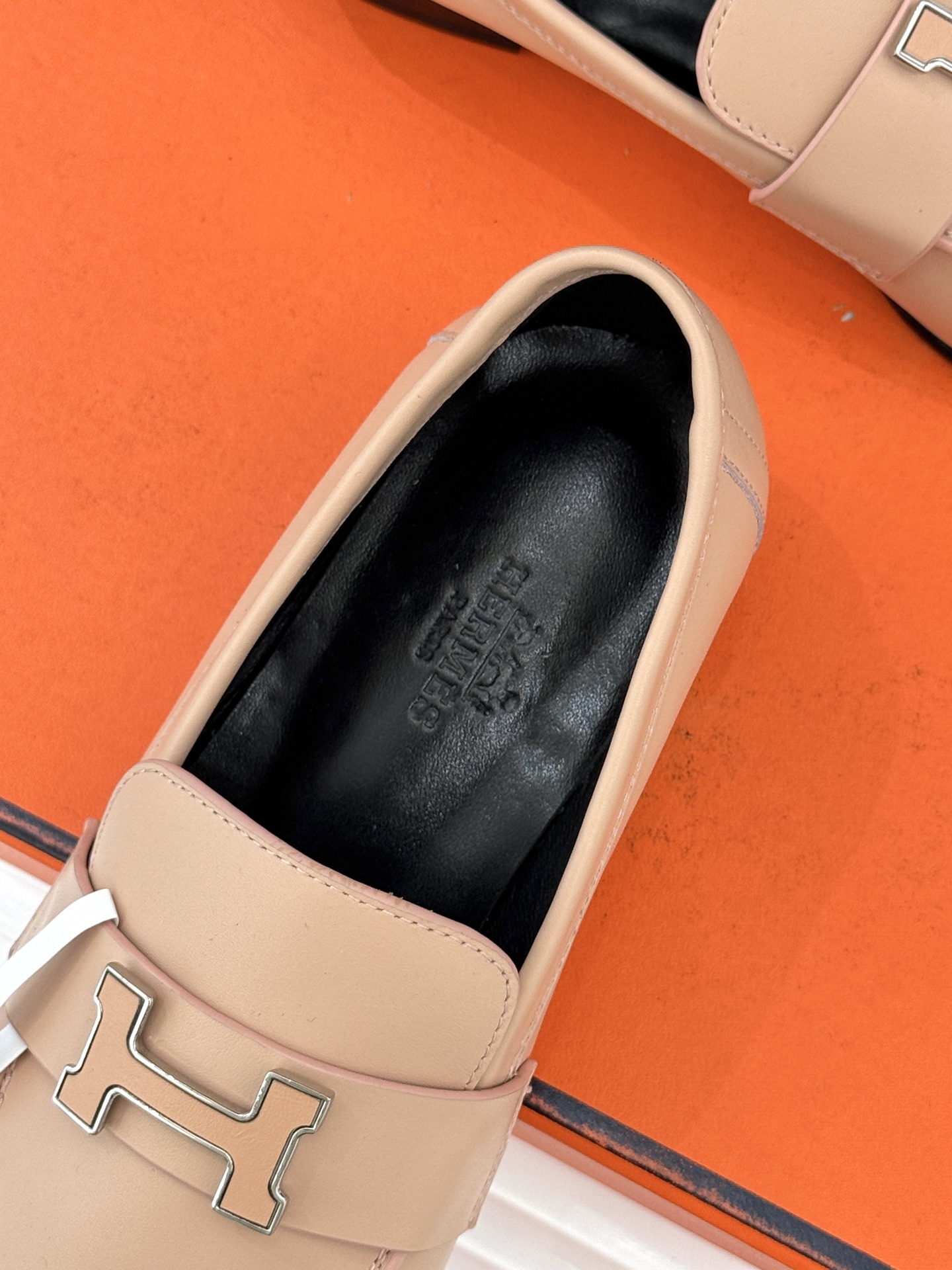 （配原版飞机盒）Hermès/爱马仕经典H扣乐福鞋 超级百搭款 鞋型很秀气 修脚型耐看又精致 气质女人的