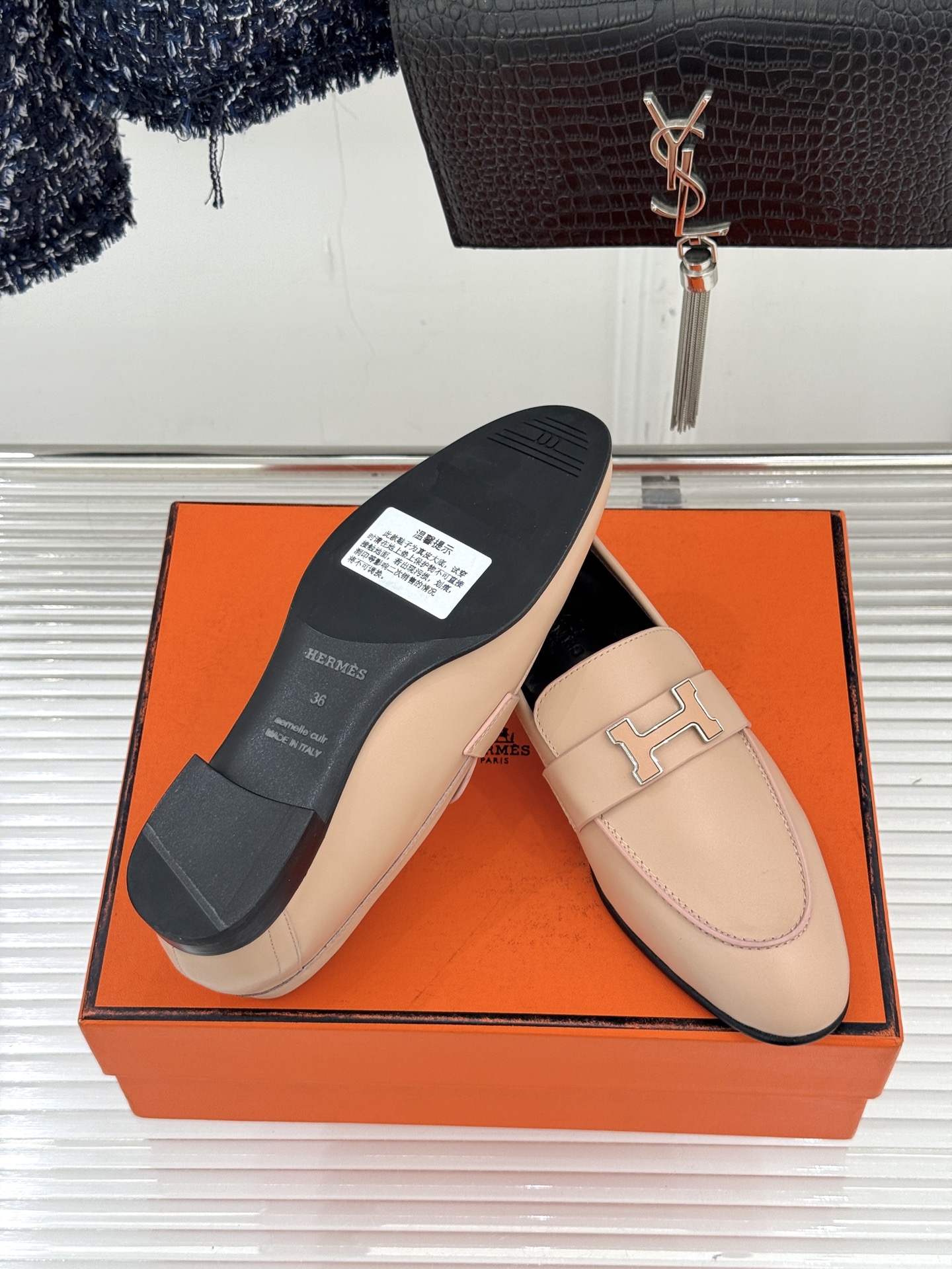 （配原版飞机盒）Hermès/爱马仕经典H扣乐福鞋 超级百搭款 鞋型很秀气 修脚型耐看又精致 气质女人的