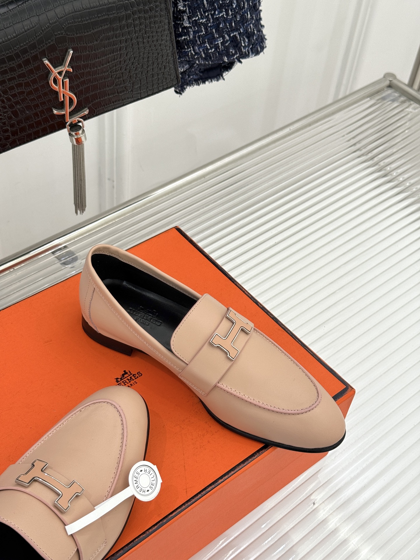 （配原版飞机盒）Hermès/爱马仕经典H扣乐福鞋 超级百搭款 鞋型很秀气 修脚型耐看又精致 气质女人的