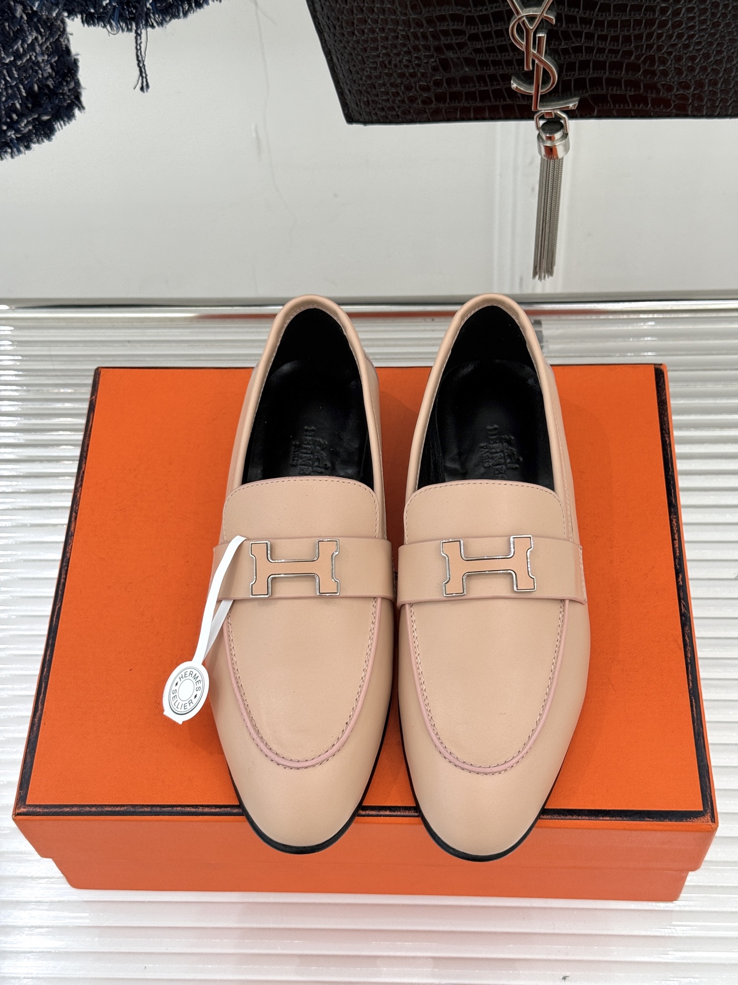 （配原版飞机盒）Hermès/爱马仕经典H扣乐福鞋 超级百搭款 鞋型很秀气 修脚型耐看又精致 气质女人的