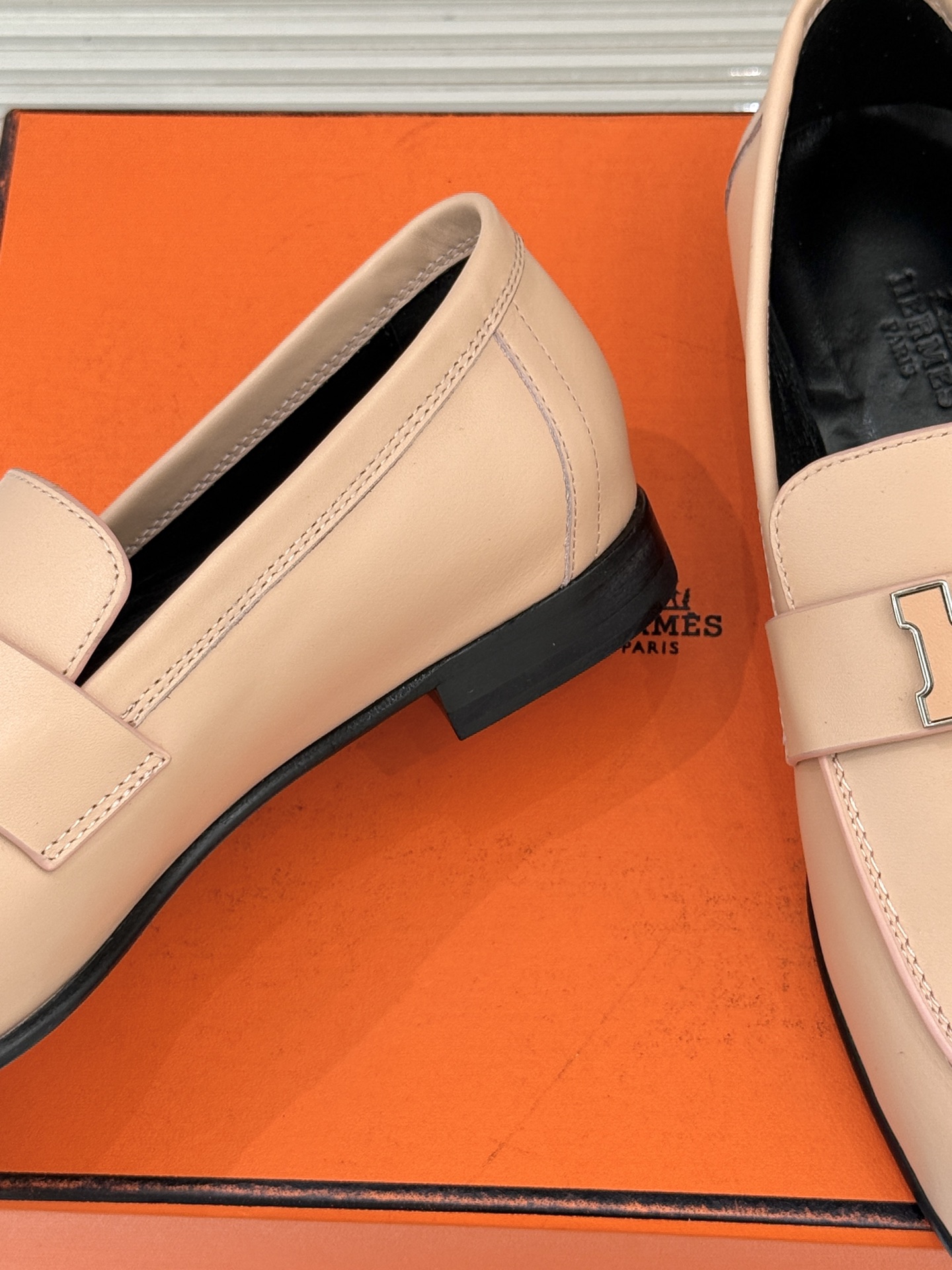 （配原版飞机盒）Hermès/爱马仕经典H扣乐福鞋 超级百搭款 鞋型很秀气 修脚型耐看又精致 气质女人的