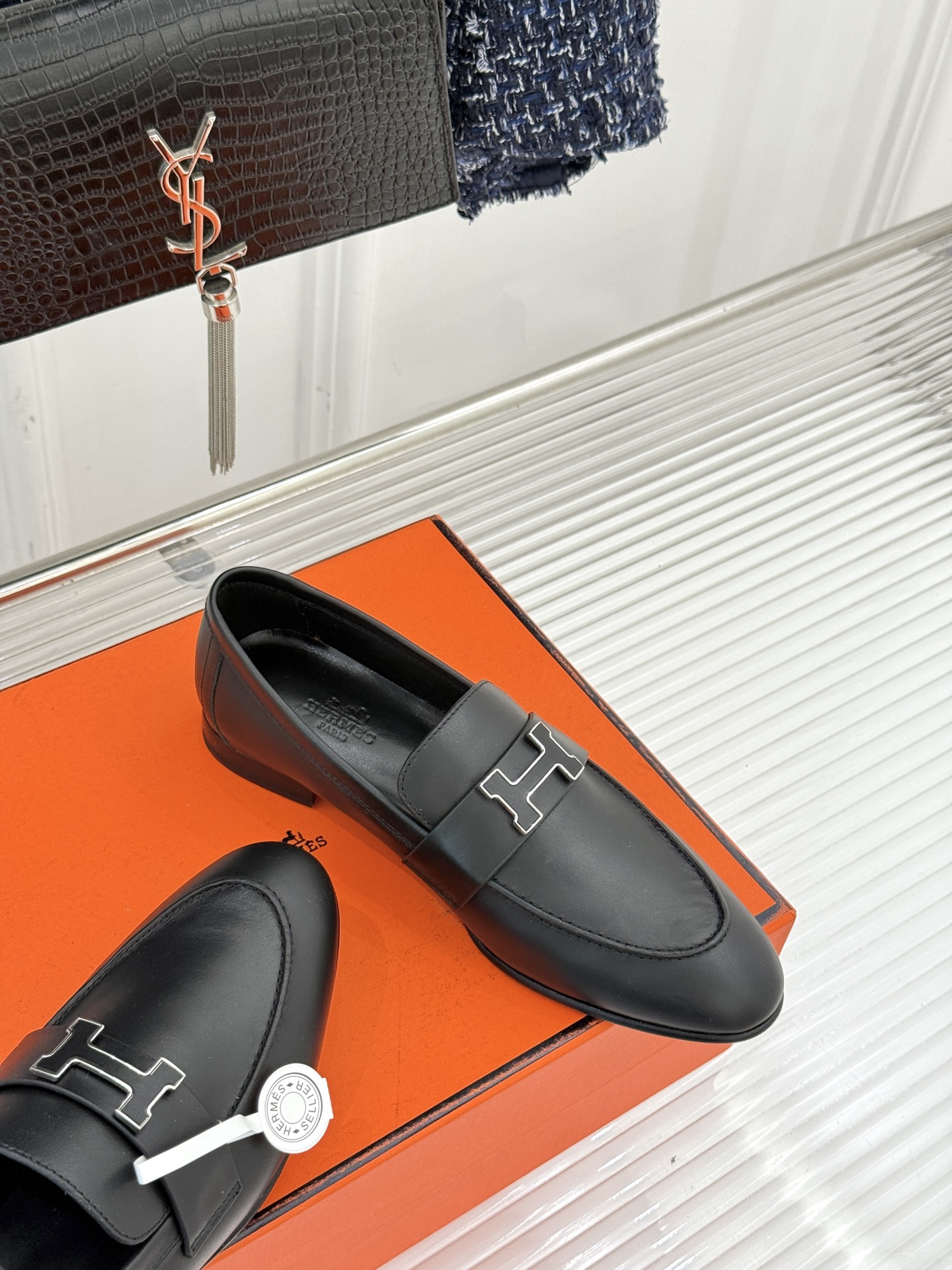 （配原版飞机盒）Hermès/爱马仕经典H扣乐福鞋 超级百搭款 鞋型很秀气 修脚型耐看又精致 气质女人的