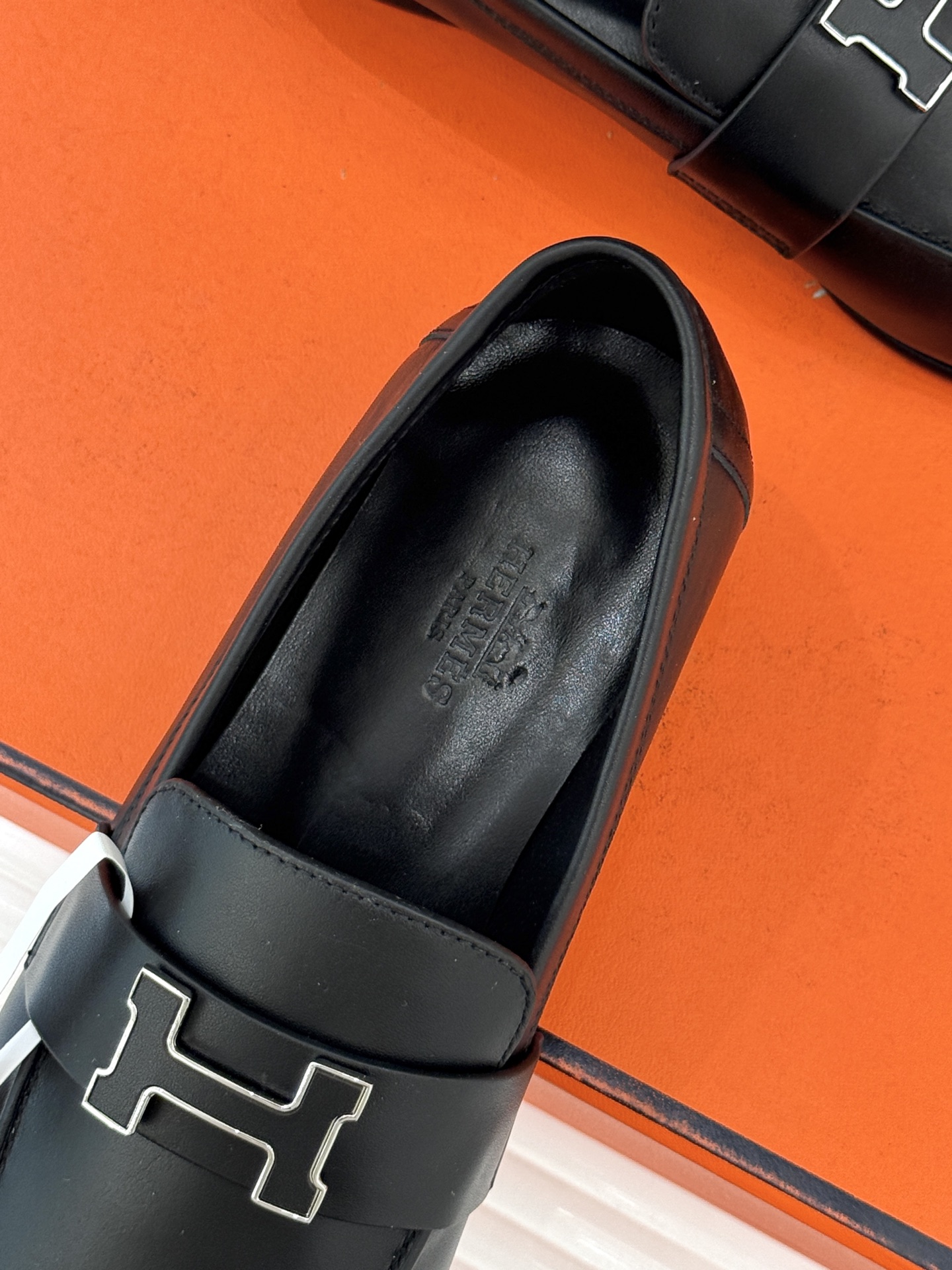 （配原版飞机盒）Hermès/爱马仕经典H扣乐福鞋 超级百搭款 鞋型很秀气 修脚型耐看又精致 气质女人的