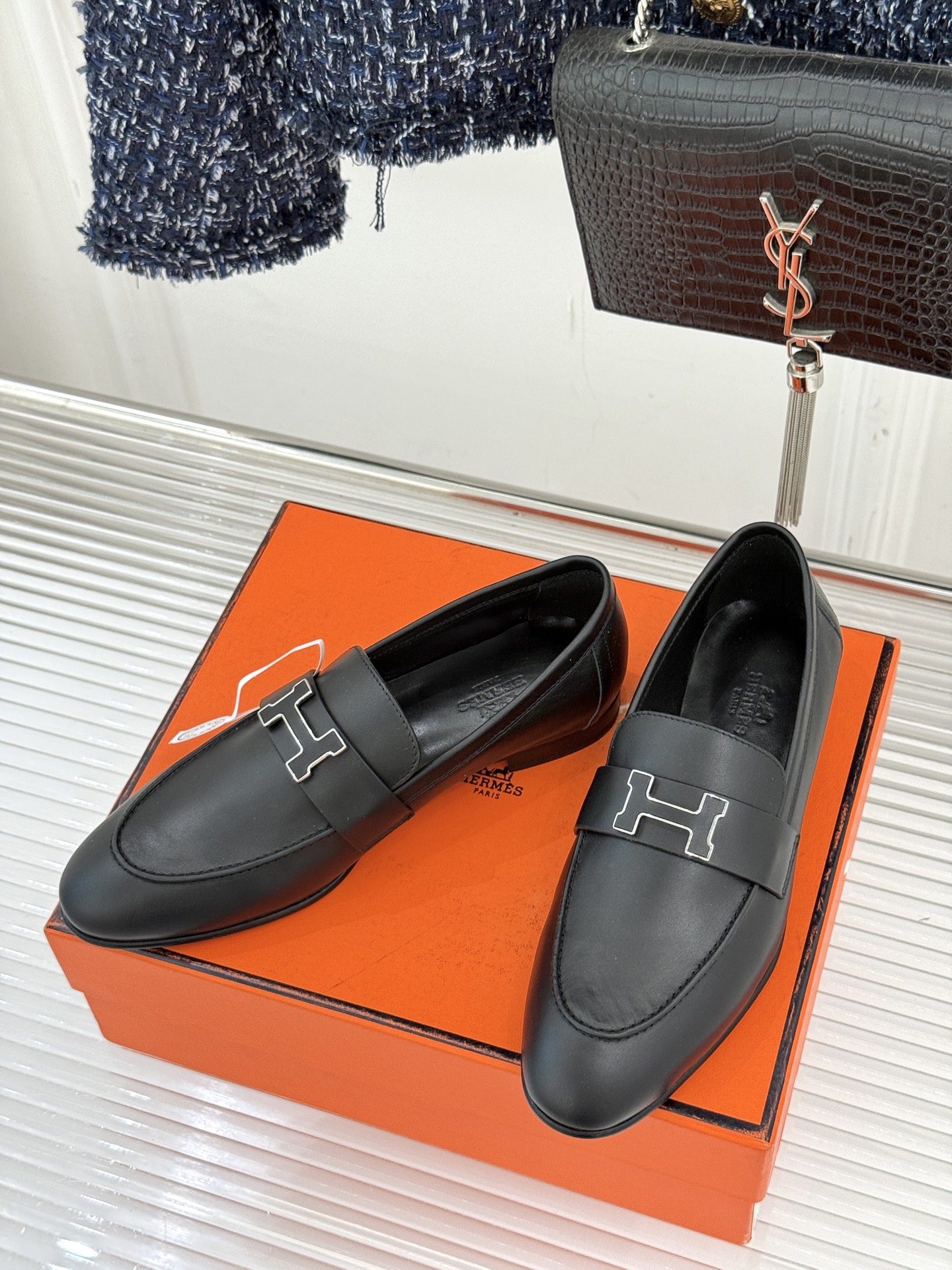 （配原版飞机盒）Hermès/爱马仕经典H扣乐福鞋 超级百搭款 鞋型很秀气 修脚型耐看又精致 气质女人的