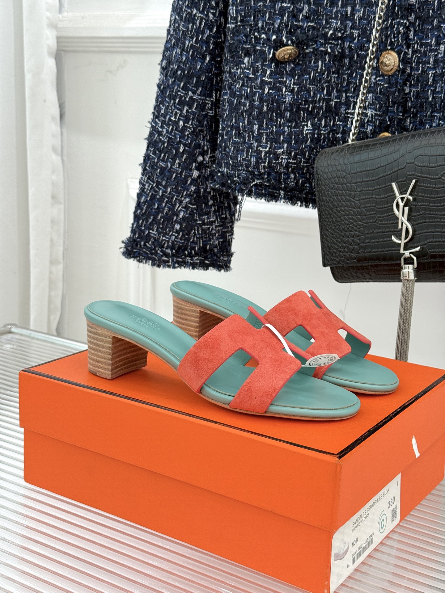 （配原版飞机盒）Hermès/爱马仕万年经典平底粗跟H拖将简约美学与极致工艺完美融合。粗跟设计 赋予你恰