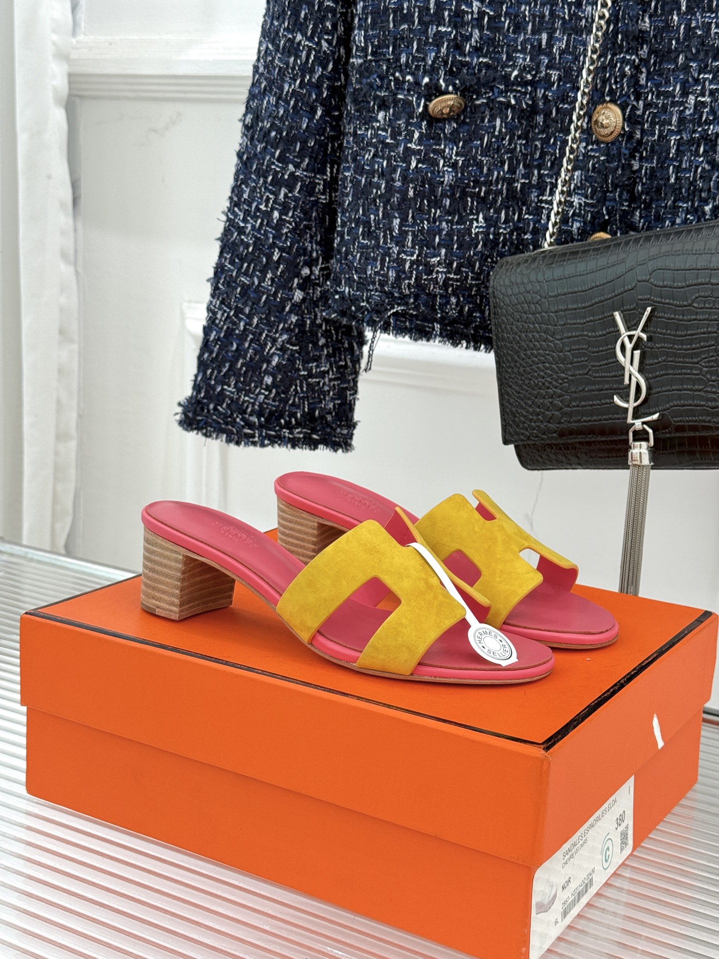 （配原版飞机盒）Hermès/爱马仕万年经典平底粗跟H拖将简约美学与极致工艺完美融合。粗跟设计 赋予你恰