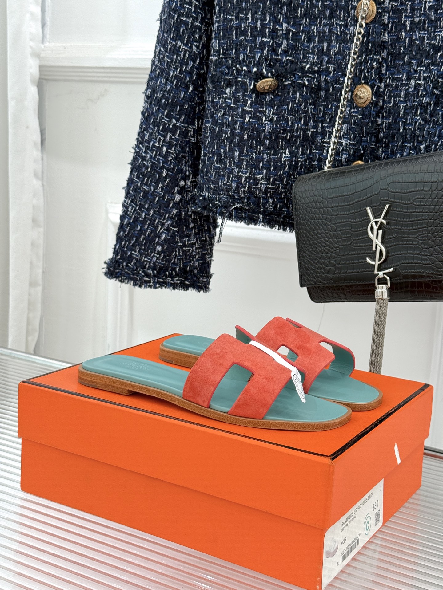 （配原版飞机盒）Hermès/爱马仕万年经典平底粗跟H拖将简约美学与极致工艺完美融合。粗跟设计 赋予你恰