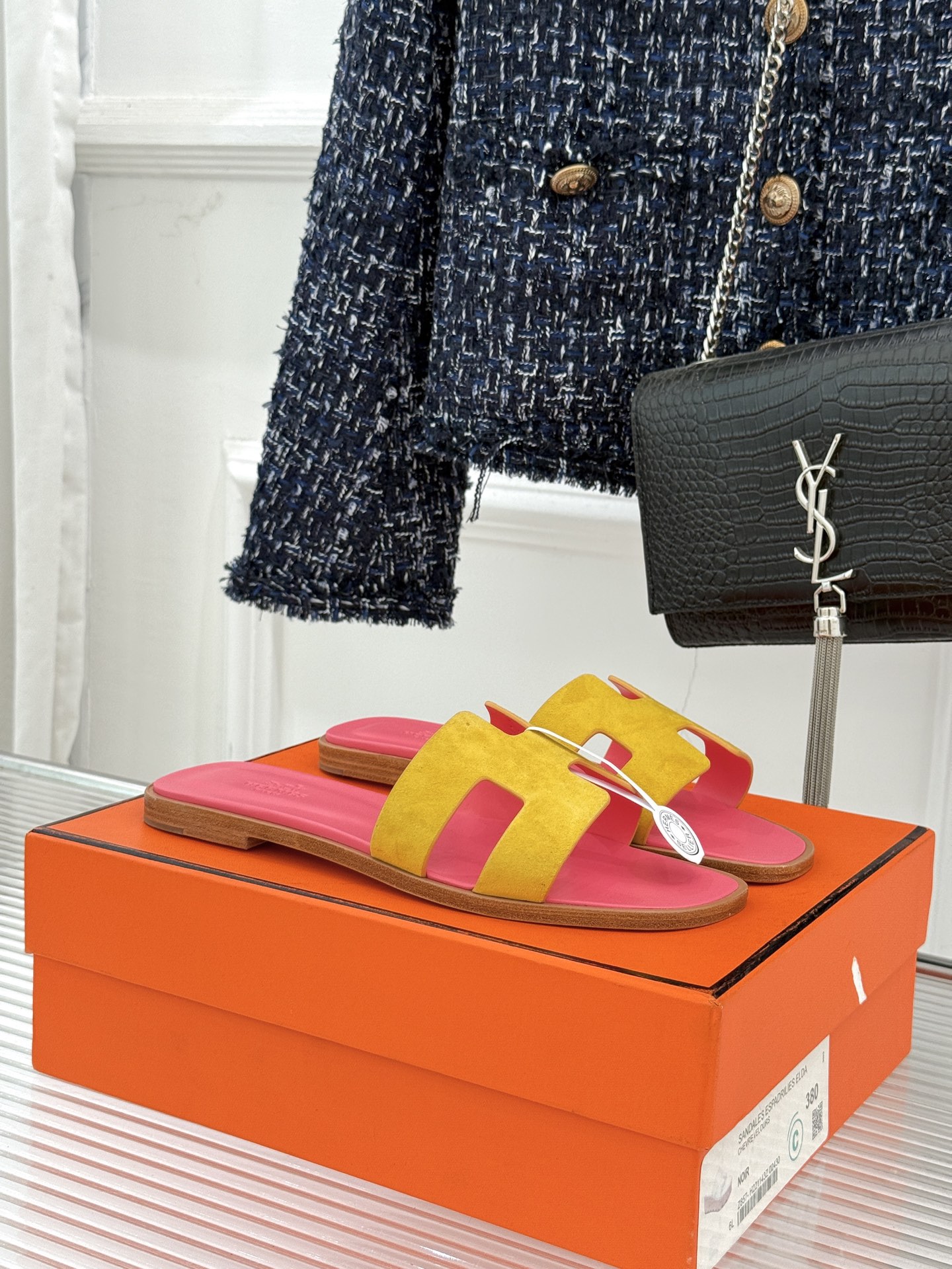 （配原版飞机盒）Hermès/爱马仕万年经典平底粗跟H拖将简约美学与极致工艺完美融合。粗跟设计 赋予你恰