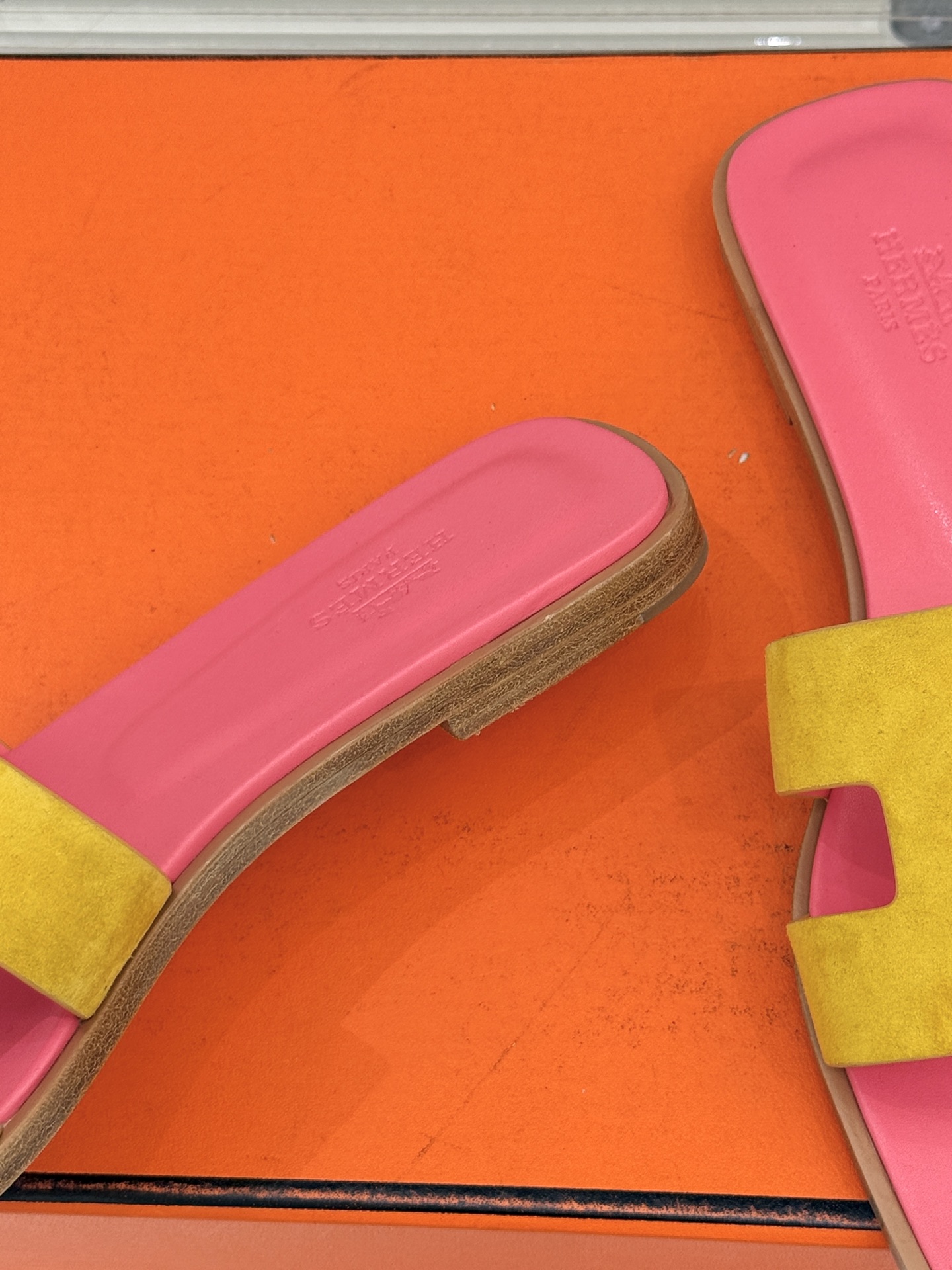 （配原版飞机盒）Hermès/爱马仕万年经典平底粗跟H拖将简约美学与极致工艺完美融合。粗跟设计 赋予你恰