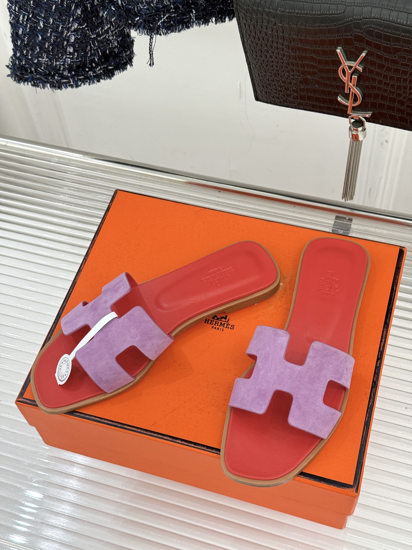 （配原版飞机盒）Hermès/爱马仕万年经典平底粗跟H拖将简约美学与极致工艺完美融合。粗跟设计 赋予你恰