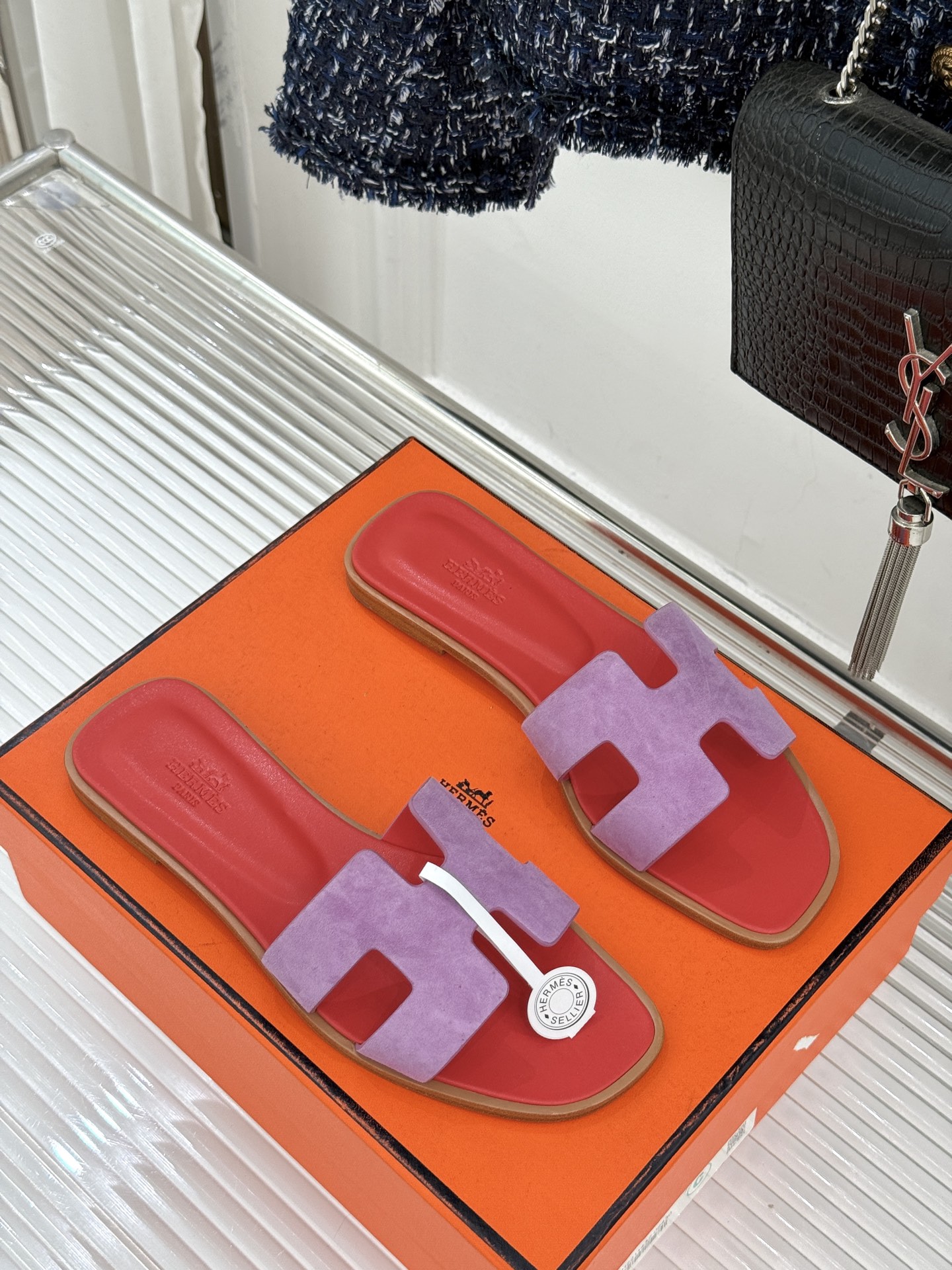 （配原版飞机盒）Hermès/爱马仕万年经典平底粗跟H拖将简约美学与极致工艺完美融合。粗跟设计 赋予你恰