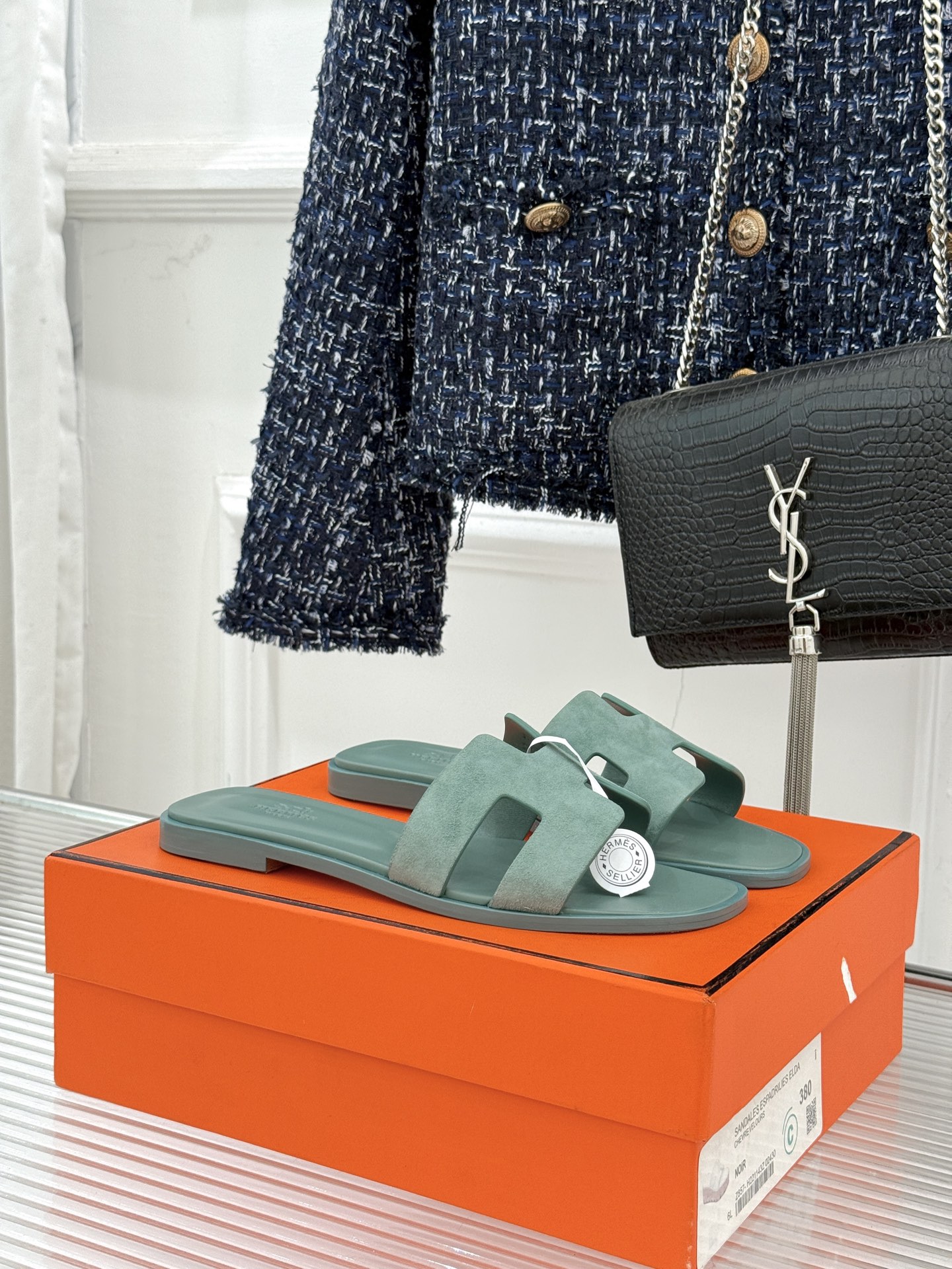 （配原版飞机盒）Hermès/爱马仕万年经典平底粗跟H拖将简约美学与极致工艺完美融合。粗跟设计 赋予你恰