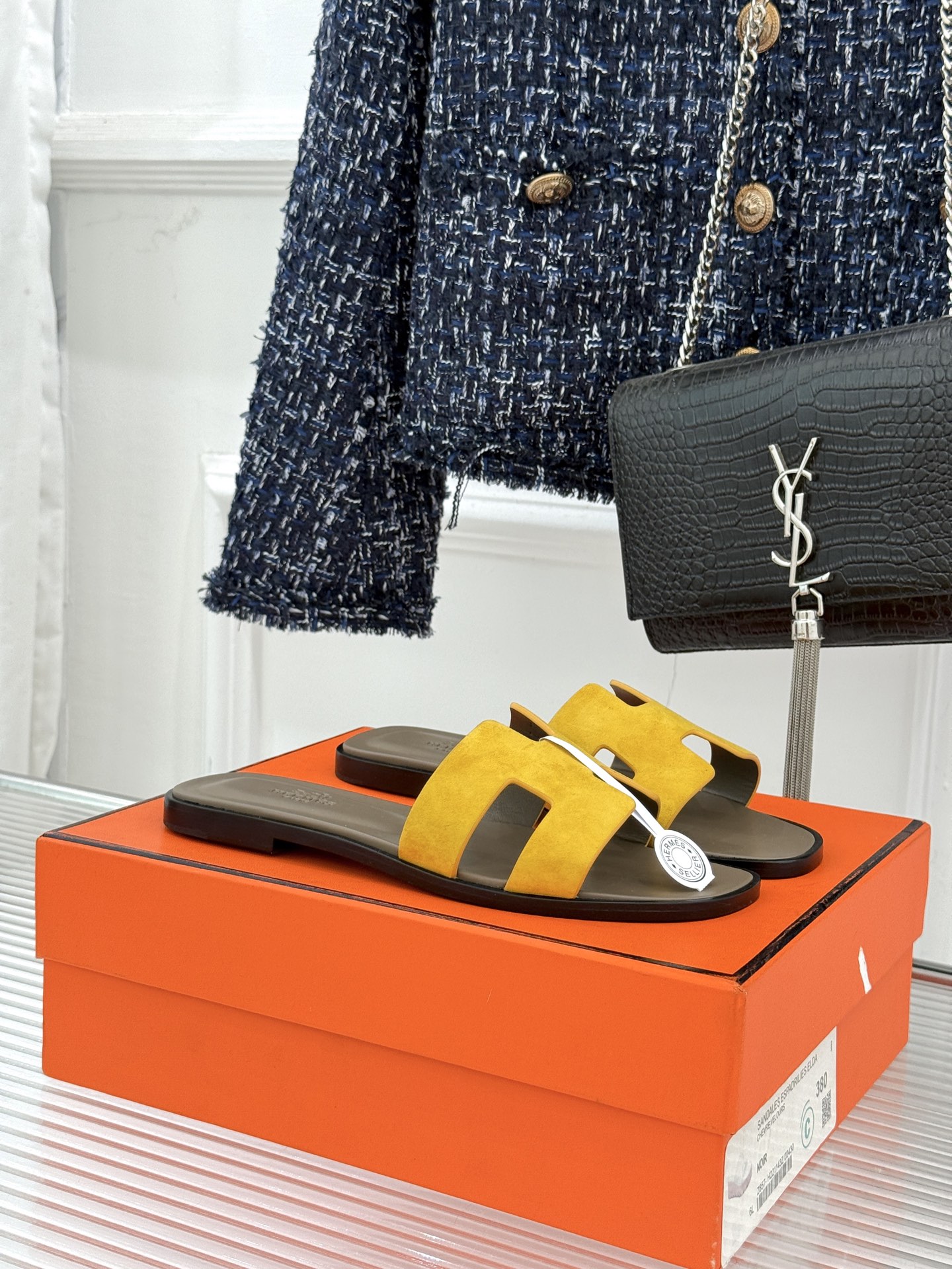 （配原版飞机盒）Hermès/爱马仕万年经典平底粗跟H拖将简约美学与极致工艺完美融合。粗跟设计 赋予你恰