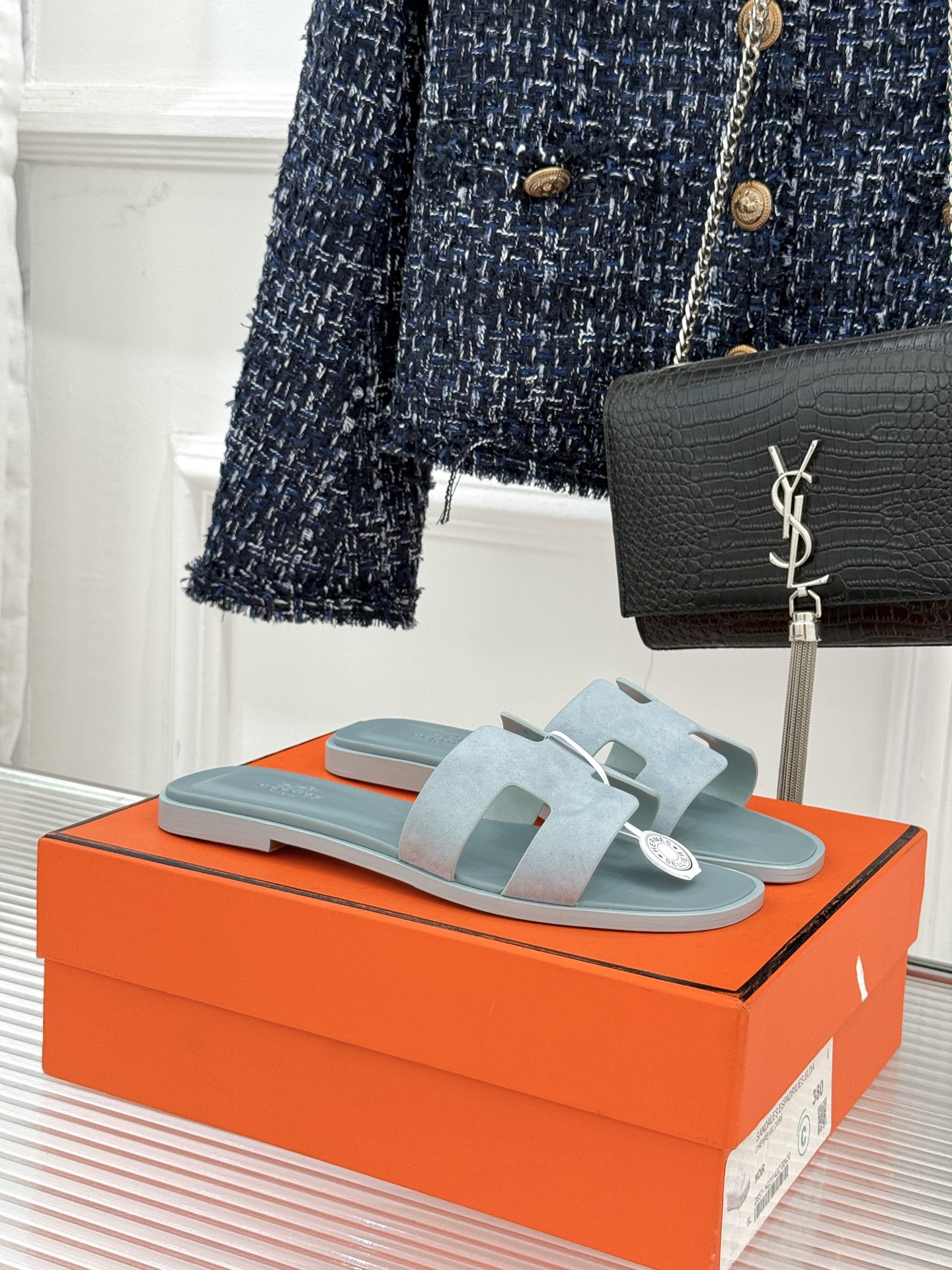 （配原版飞机盒）Hermès/爱马仕万年经典平底粗跟H拖将简约美学与极致工艺完美融合。粗跟设计 赋予你恰