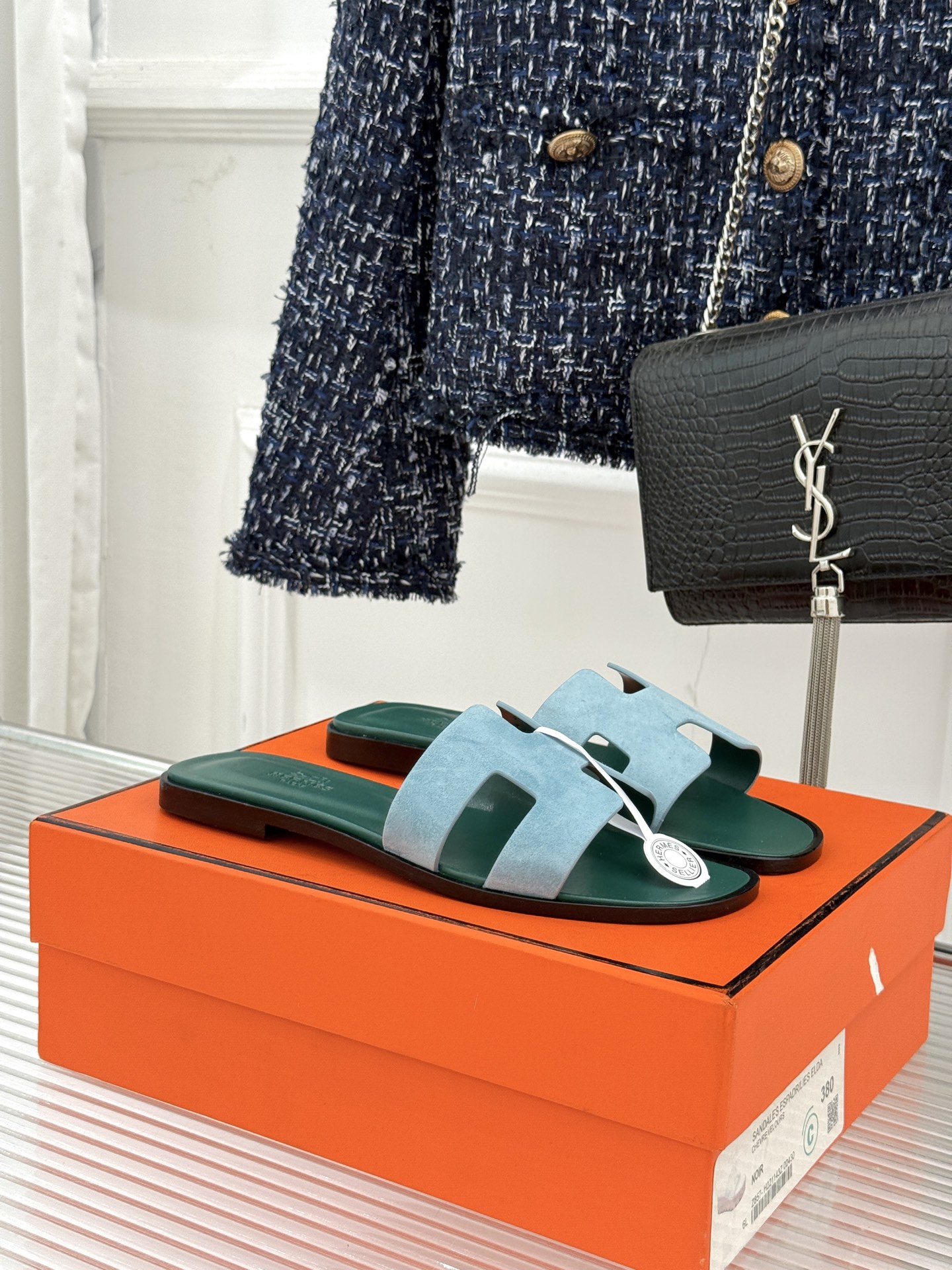 （配原版飞机盒）Hermès/爱马仕万年经典平底粗跟H拖将简约美学与极致工艺完美融合。粗跟设计 赋予你恰