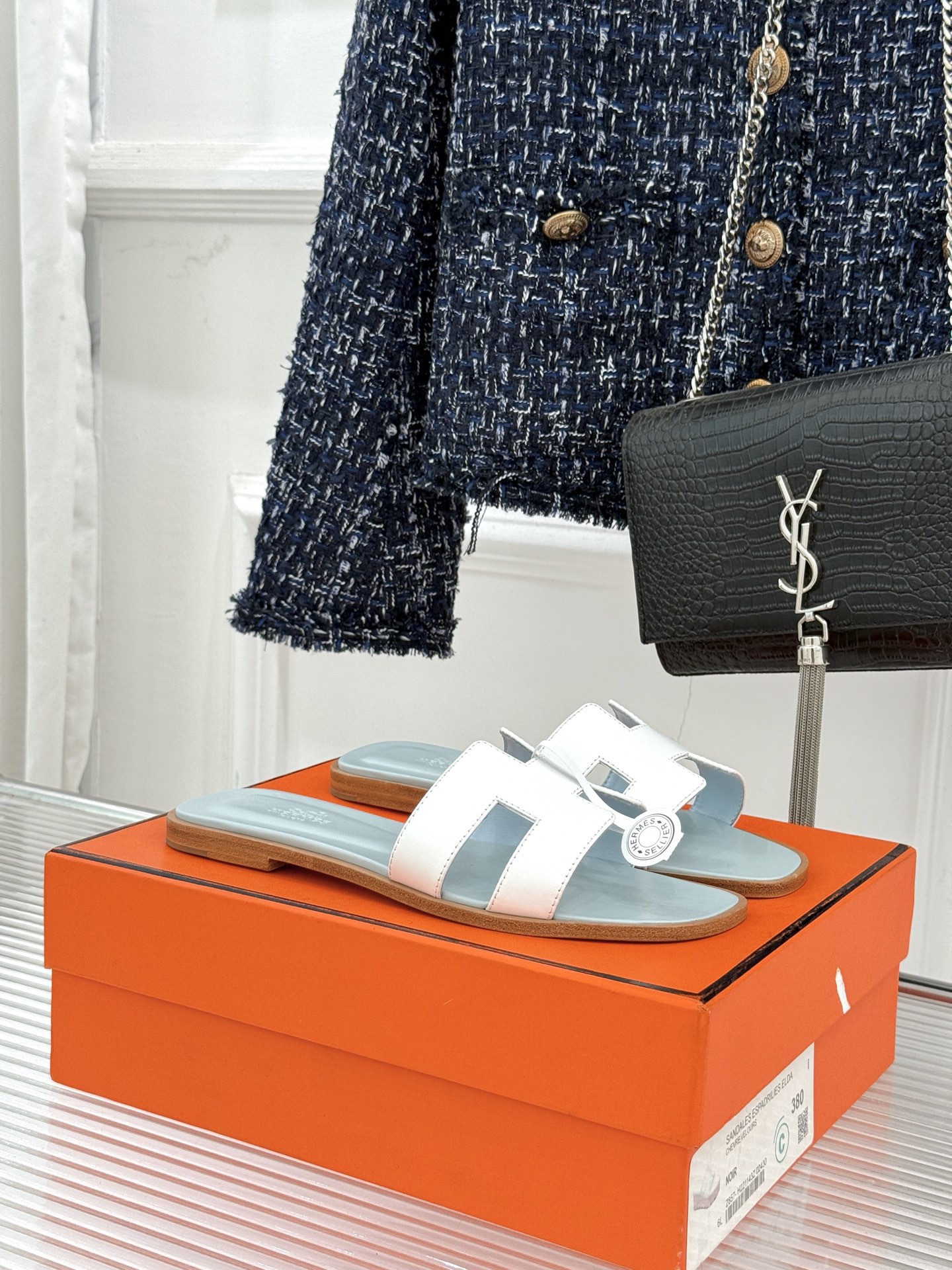 （配原版飞机盒）Hermès/爱马仕万年经典平底粗跟H拖将简约美学与极致工艺完美融合。粗跟设计 赋予你恰