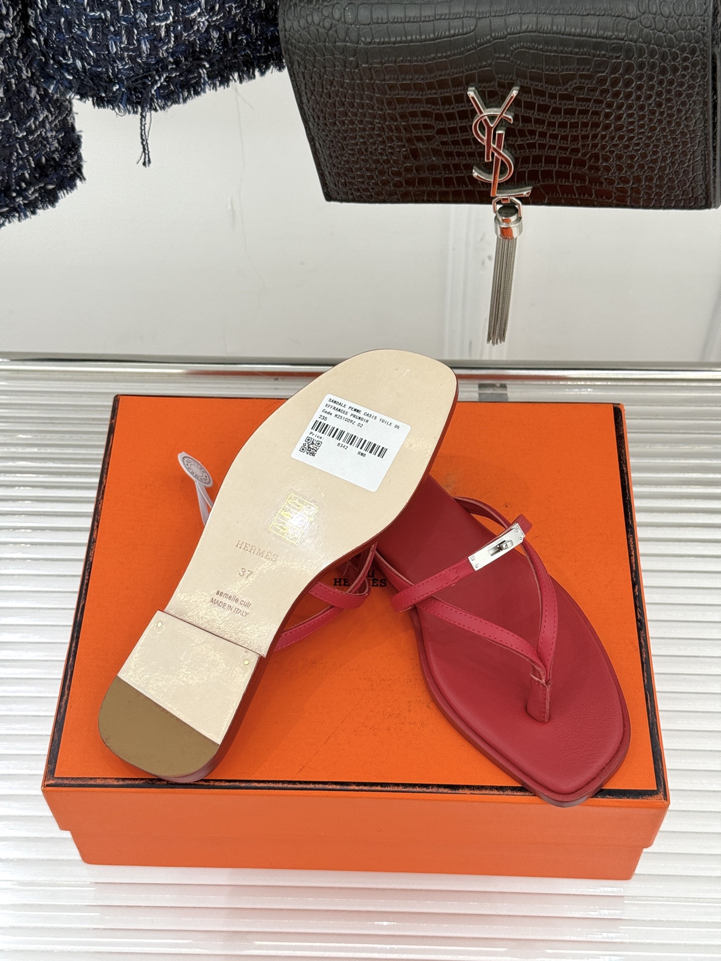 顶版Hermès/爱马仕25WF新品Kelly扣细带夹脚人字拖鞋当Kelly包的传奇基因邂逅夏日步履这款