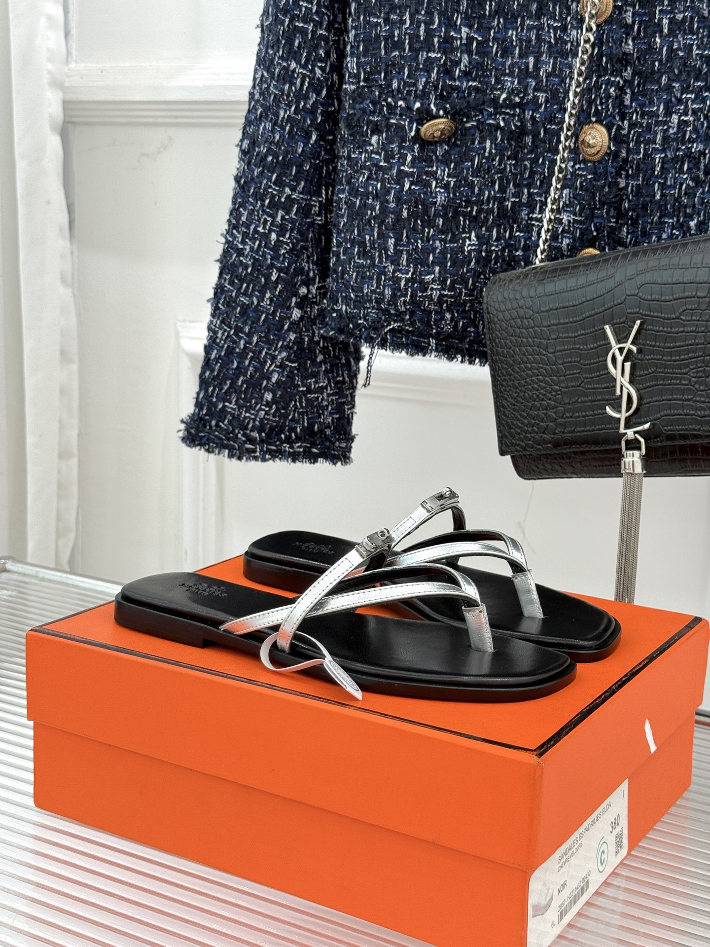 顶版Hermès/爱马仕25WF新品Kelly扣细带夹脚人字拖鞋当Kelly包的传奇基因邂逅夏日步履这款