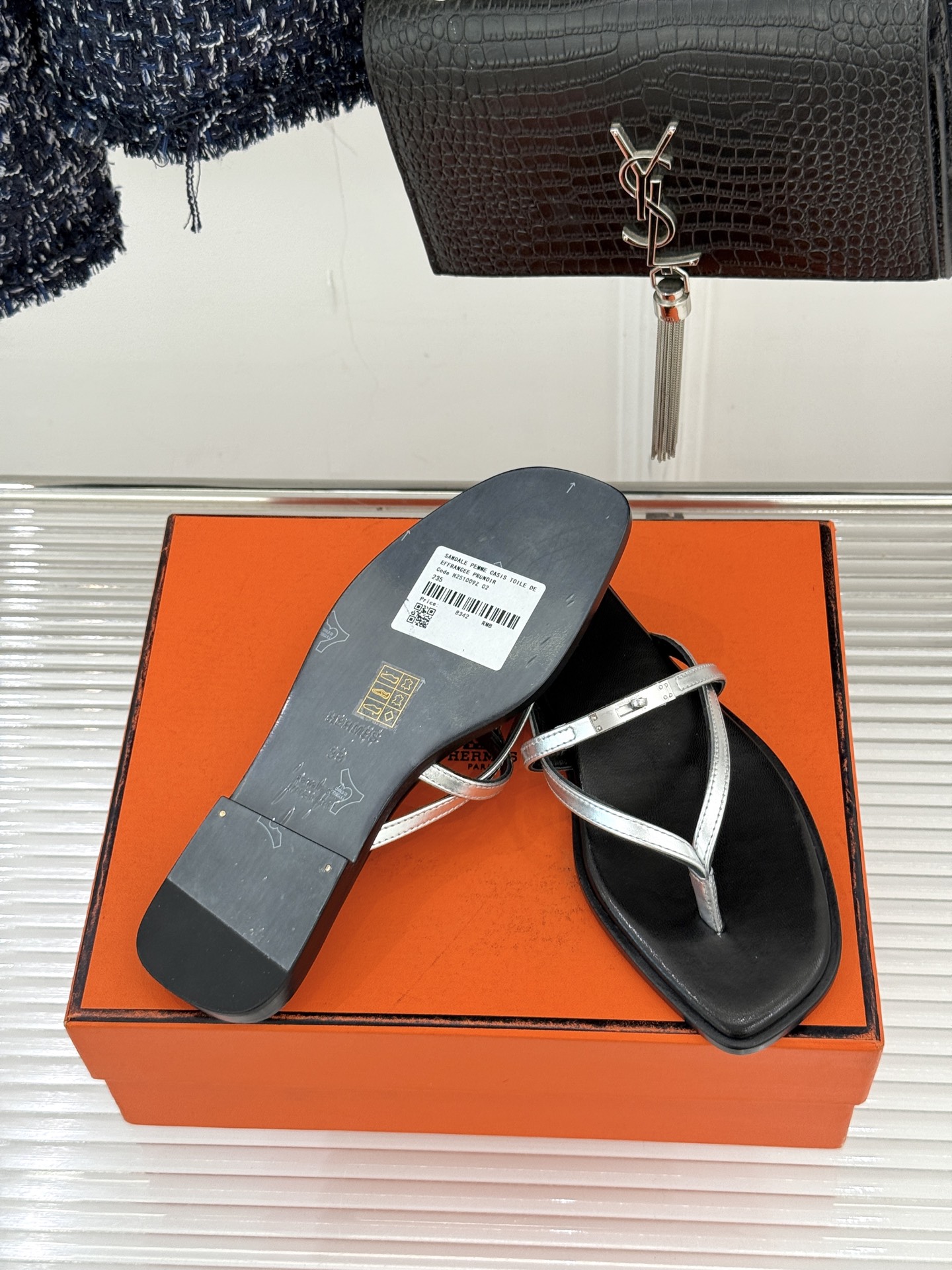 顶版Hermès/爱马仕25WF新品Kelly扣细带夹脚人字拖鞋当Kelly包的传奇基因邂逅夏日步履这款