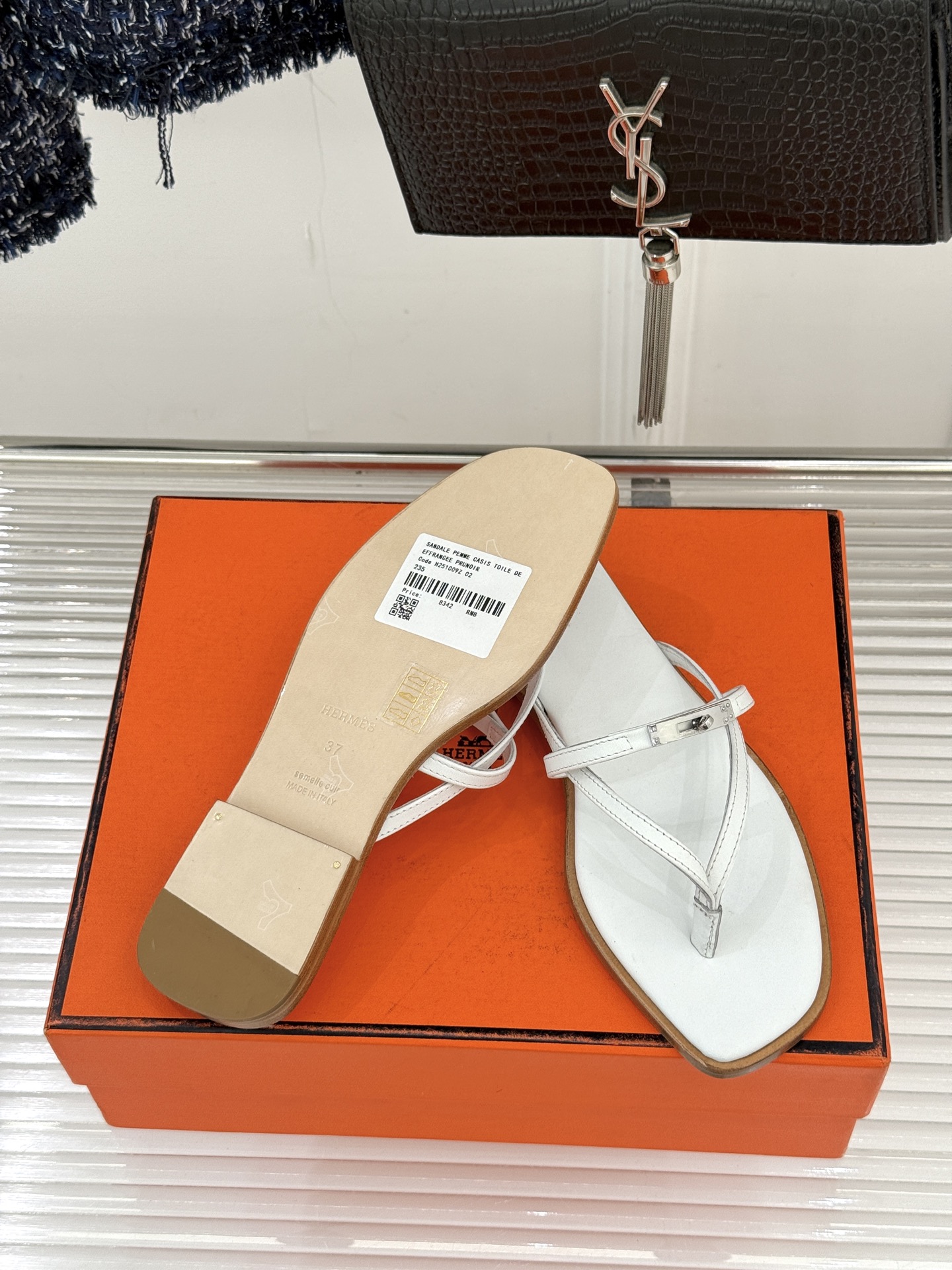 顶版Hermès/爱马仕25WF新品Kelly扣细带夹脚人字拖鞋当Kelly包的传奇基因邂逅夏日步履这款