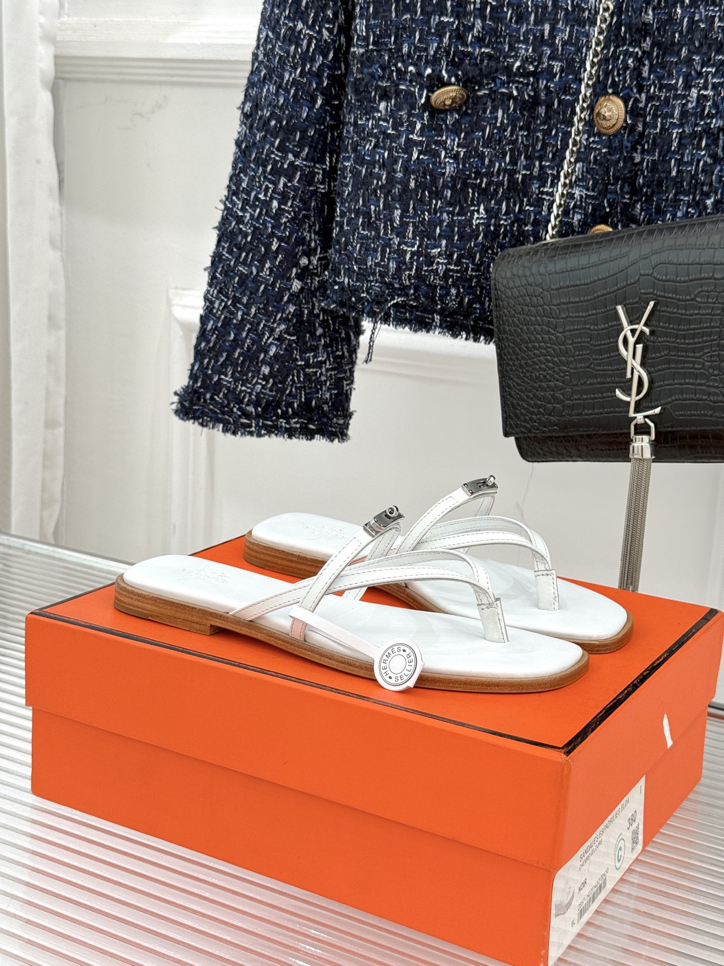 顶版Hermès/爱马仕25WF新品Kelly扣细带夹脚人字拖鞋当Kelly包的传奇基因邂逅夏日步履这款