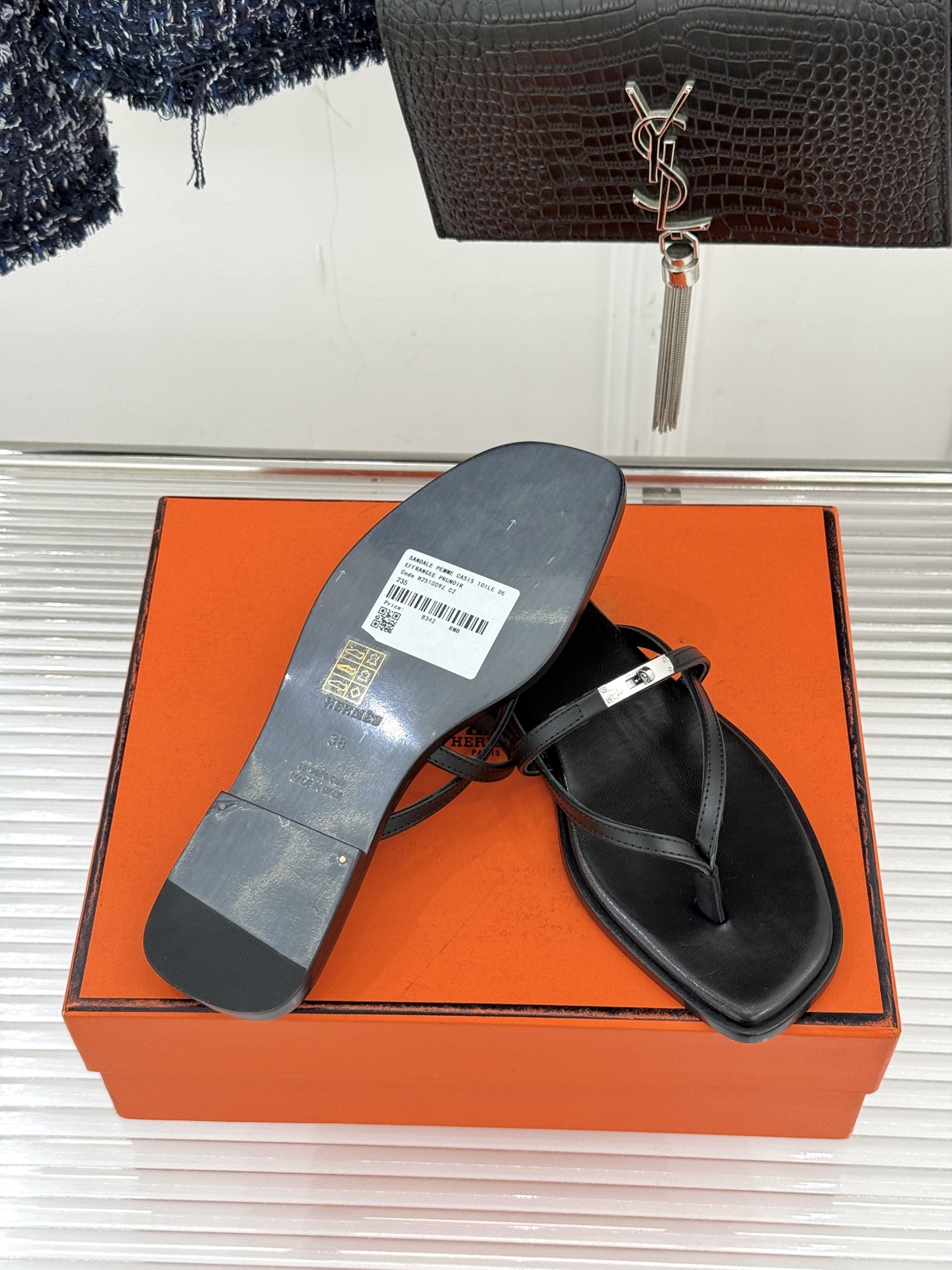 顶版Hermès/爱马仕25WF新品Kelly扣细带夹脚人字拖鞋当Kelly包的传奇基因邂逅夏日步履这款