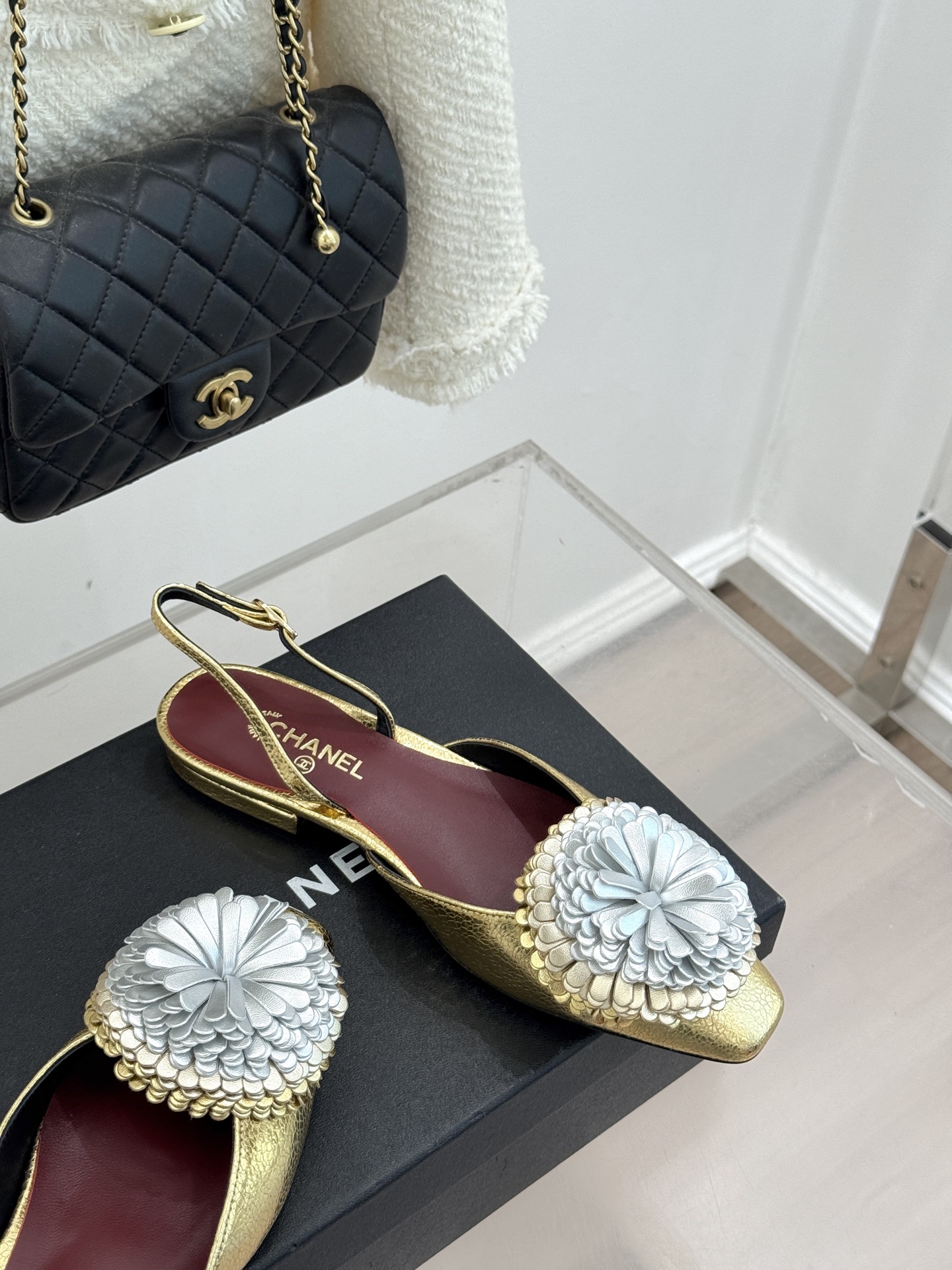 CHANE*｜小香26X圣诞限定系列金银双生花朵高跟鞋粗跟单鞋当圣诞的铃音撞碎冬日月光这个系列携金银双生