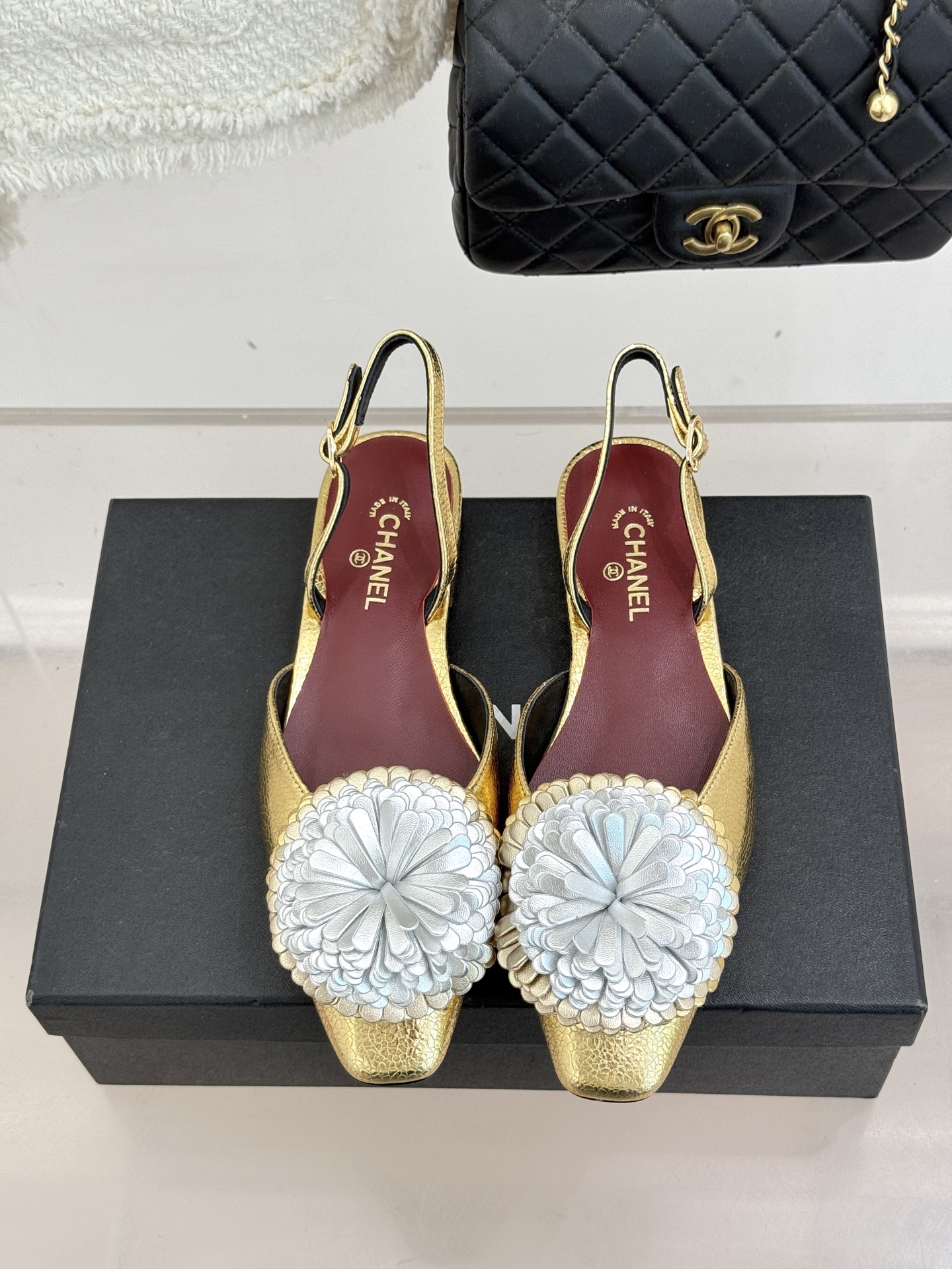 CHANE*｜小香26X圣诞限定系列金银双生花朵高跟鞋粗跟单鞋当圣诞的铃音撞碎冬日月光这个系列携金银双生