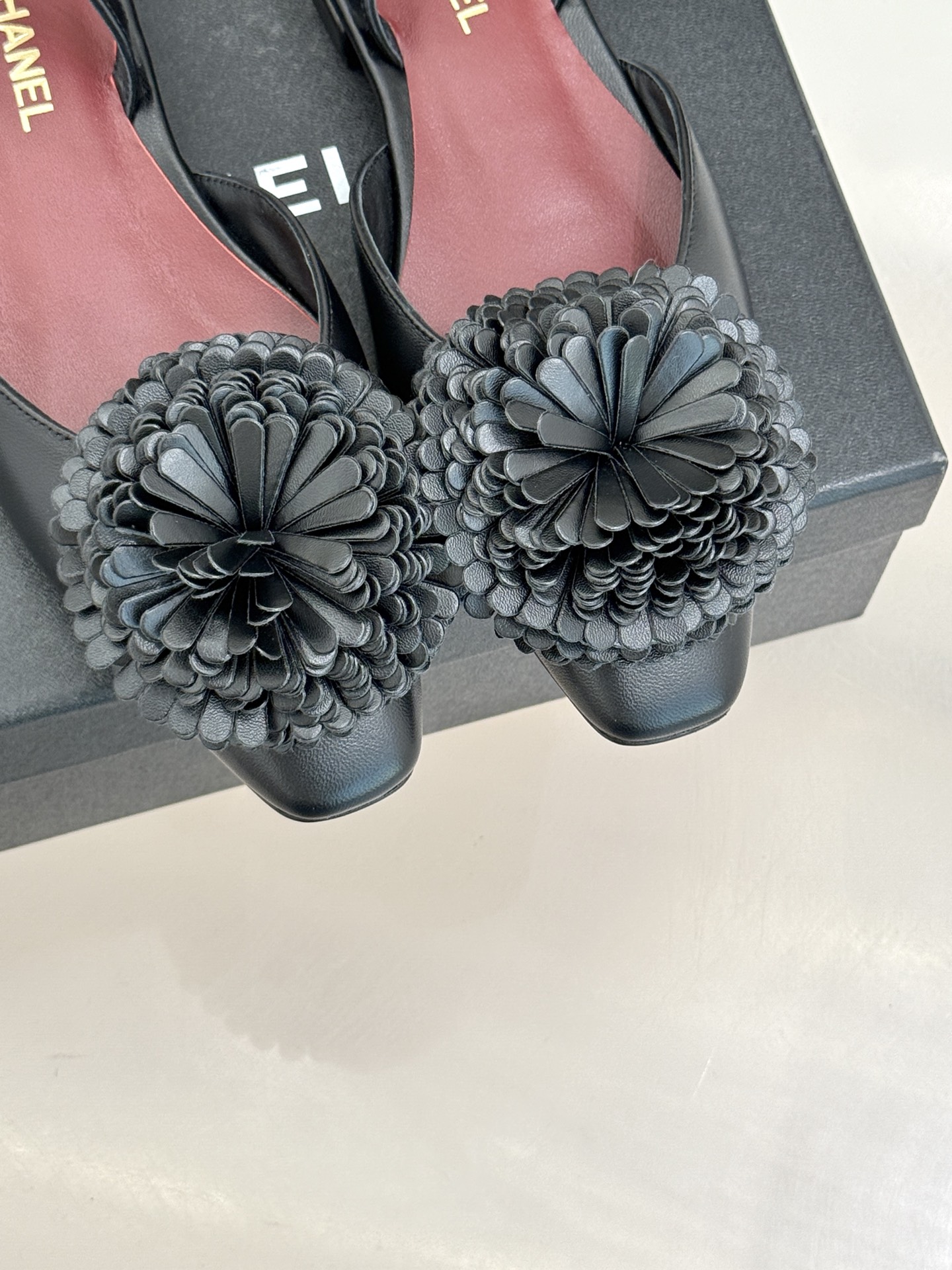 CHANE*｜小香26X圣诞限定系列金银双生花朵高跟鞋粗跟单鞋当圣诞的铃音撞碎冬日月光这个系列携金银双生