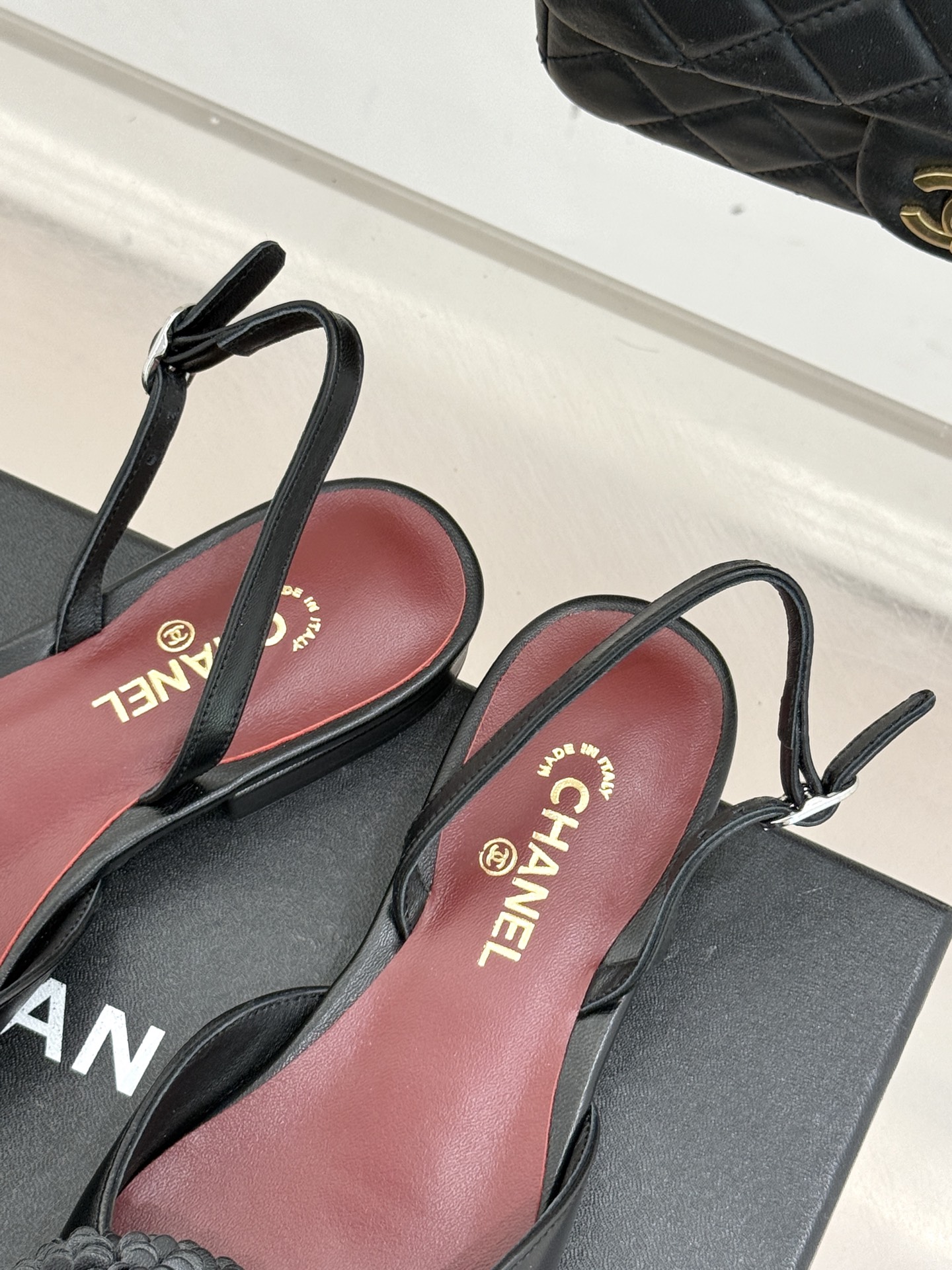 CHANE*｜小香26X圣诞限定系列金银双生花朵高跟鞋粗跟单鞋当圣诞的铃音撞碎冬日月光这个系列携金银双生