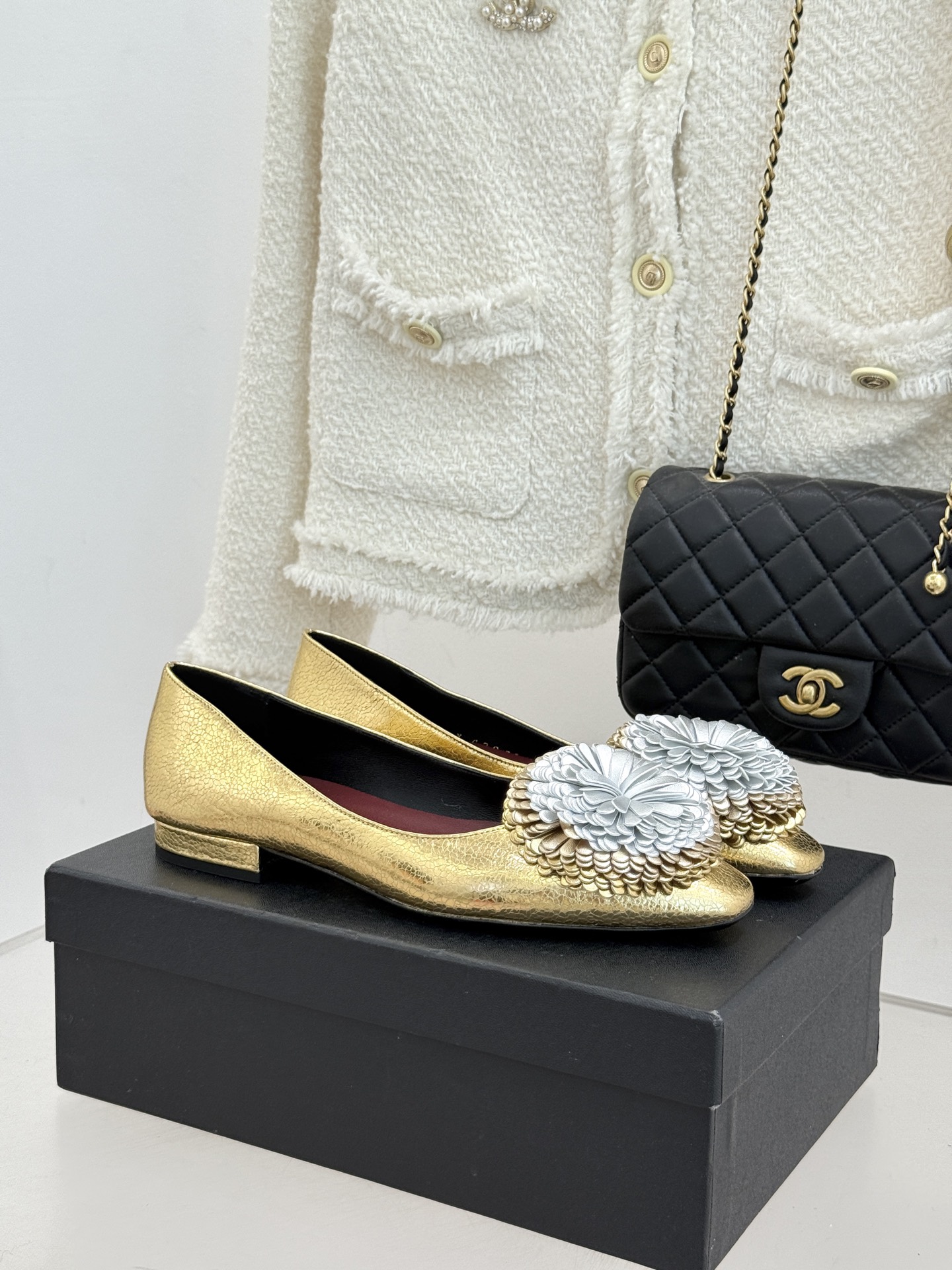 CHANE*｜小香26X圣诞限定系列金银双生花朵高跟鞋粗跟单鞋当圣诞的铃音撞碎冬日月光这个系列携金银双生