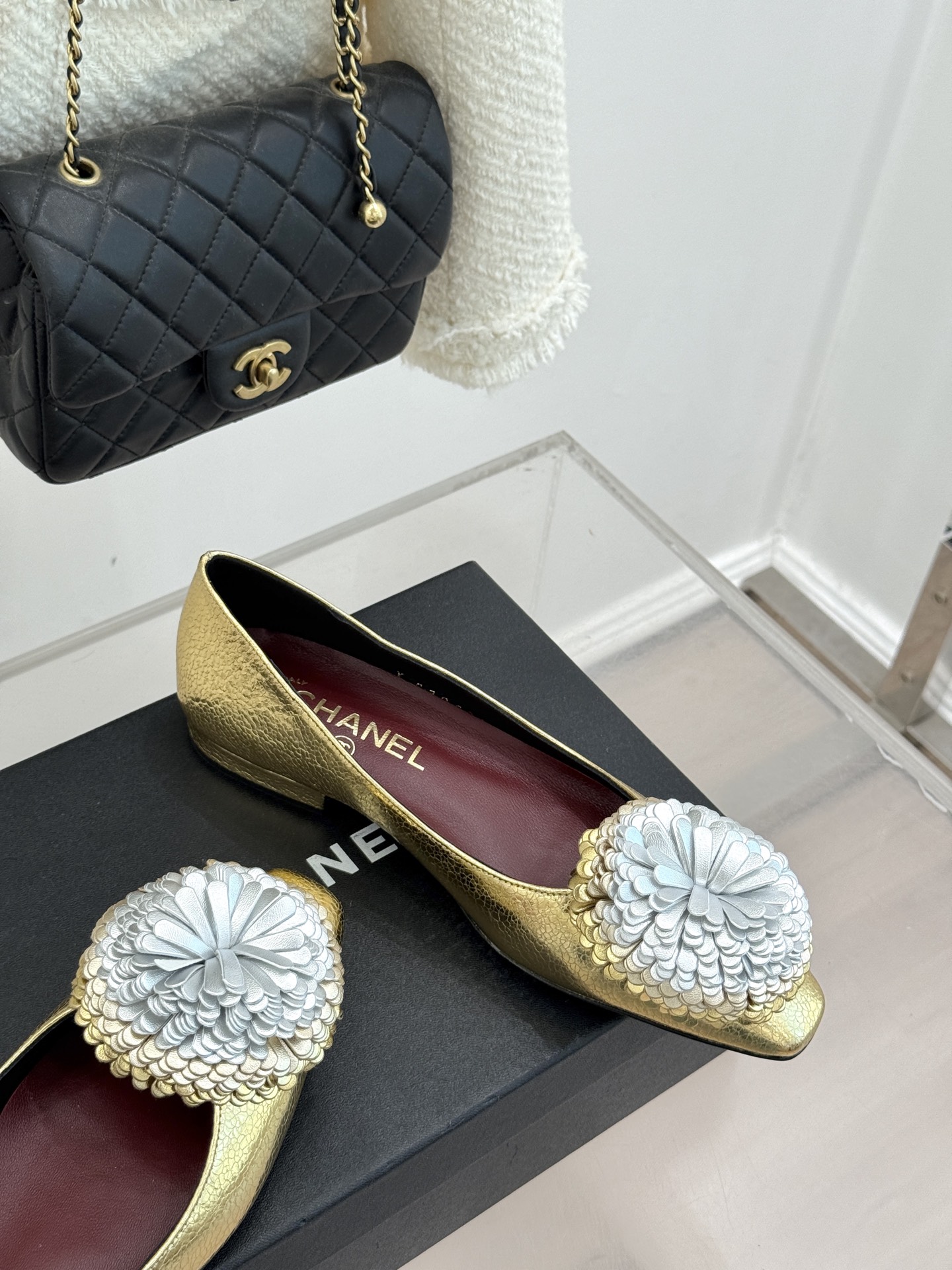 CHANE*｜小香26X圣诞限定系列金银双生花朵高跟鞋粗跟单鞋当圣诞的铃音撞碎冬日月光这个系列携金银双生