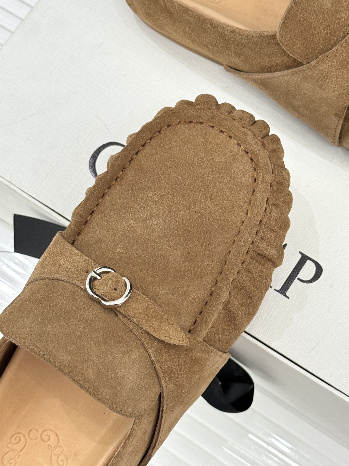 CotempWF新品极简复古包头半拖勃肯拖鞋当极简主义邂逅复古风骨不喧哗自有声 不张扬自高级。它是刻进时