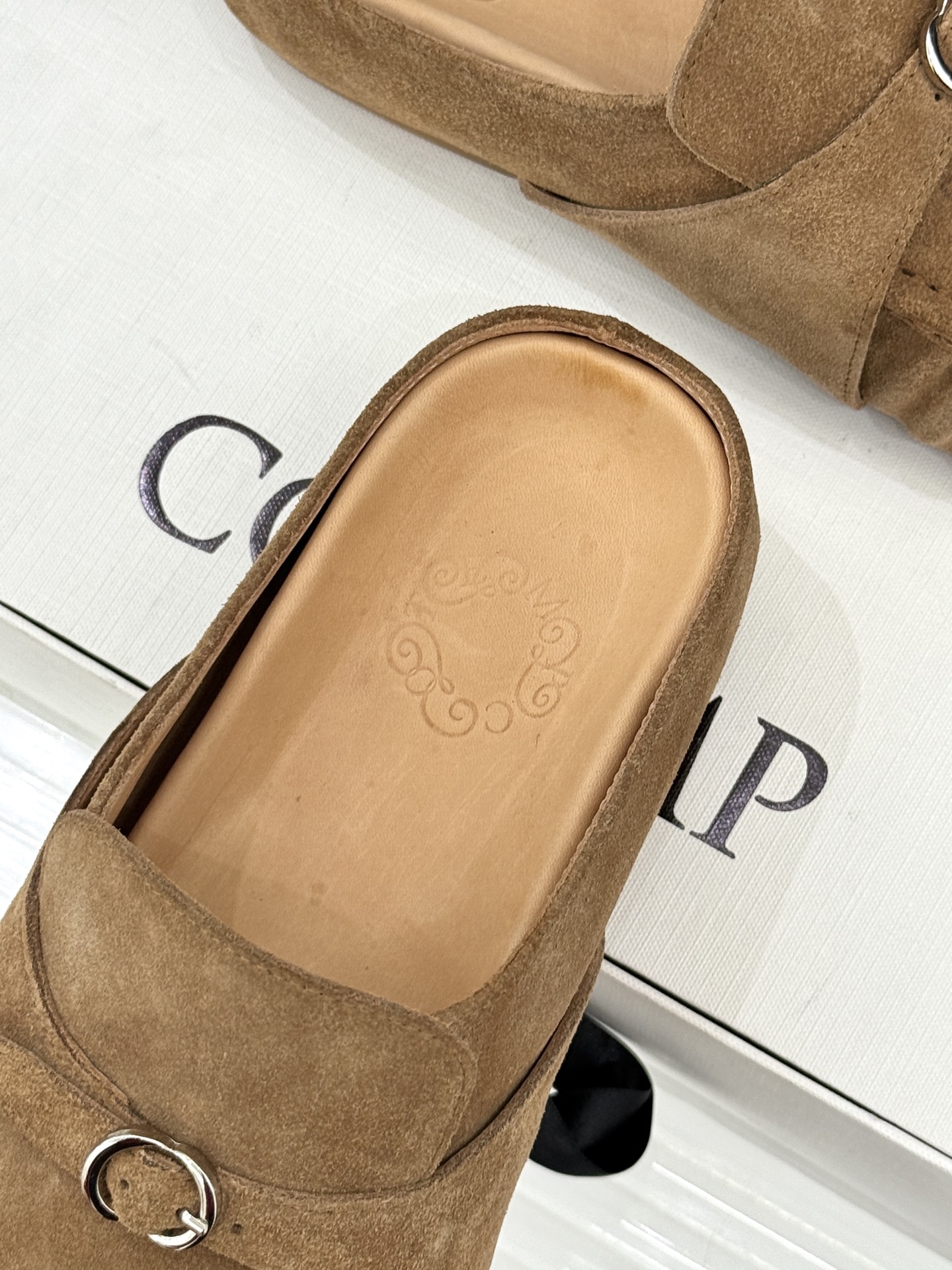 CotempWF新品极简复古包头半拖勃肯拖鞋当极简主义邂逅复古风骨不喧哗自有声 不张扬自高级。它是刻进时