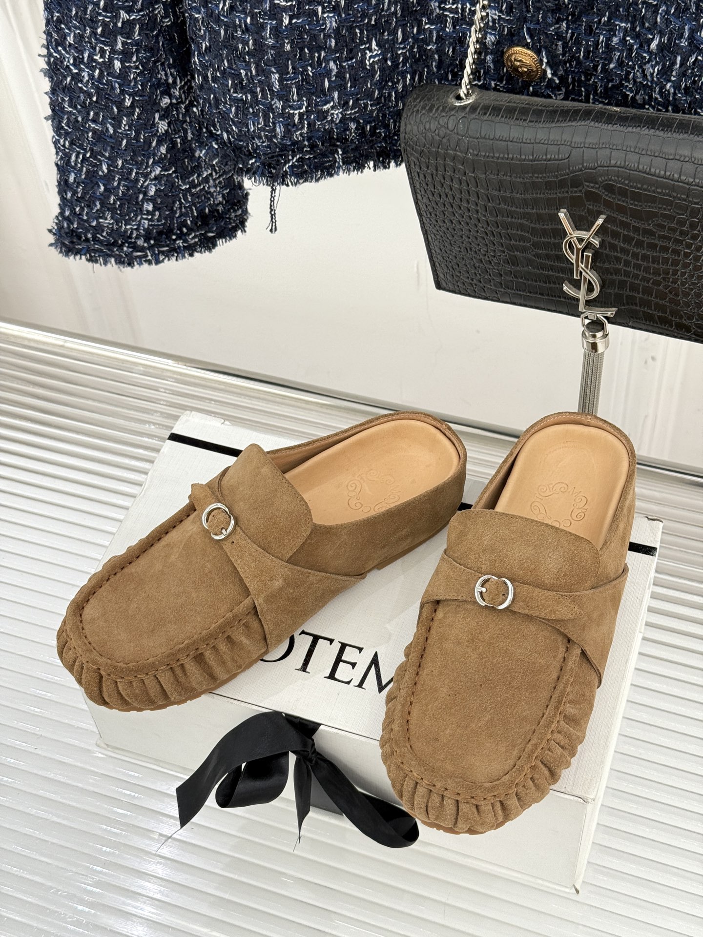 CotempWF新品极简复古包头半拖勃肯拖鞋当极简主义邂逅复古风骨不喧哗自有声 不张扬自高级。它是刻进时