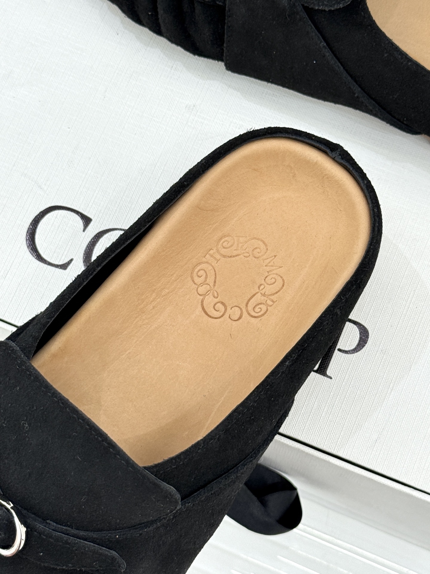 CotempWF新品极简复古包头半拖勃肯拖鞋当极简主义邂逅复古风骨不喧哗自有声 不张扬自高级。它是刻进时