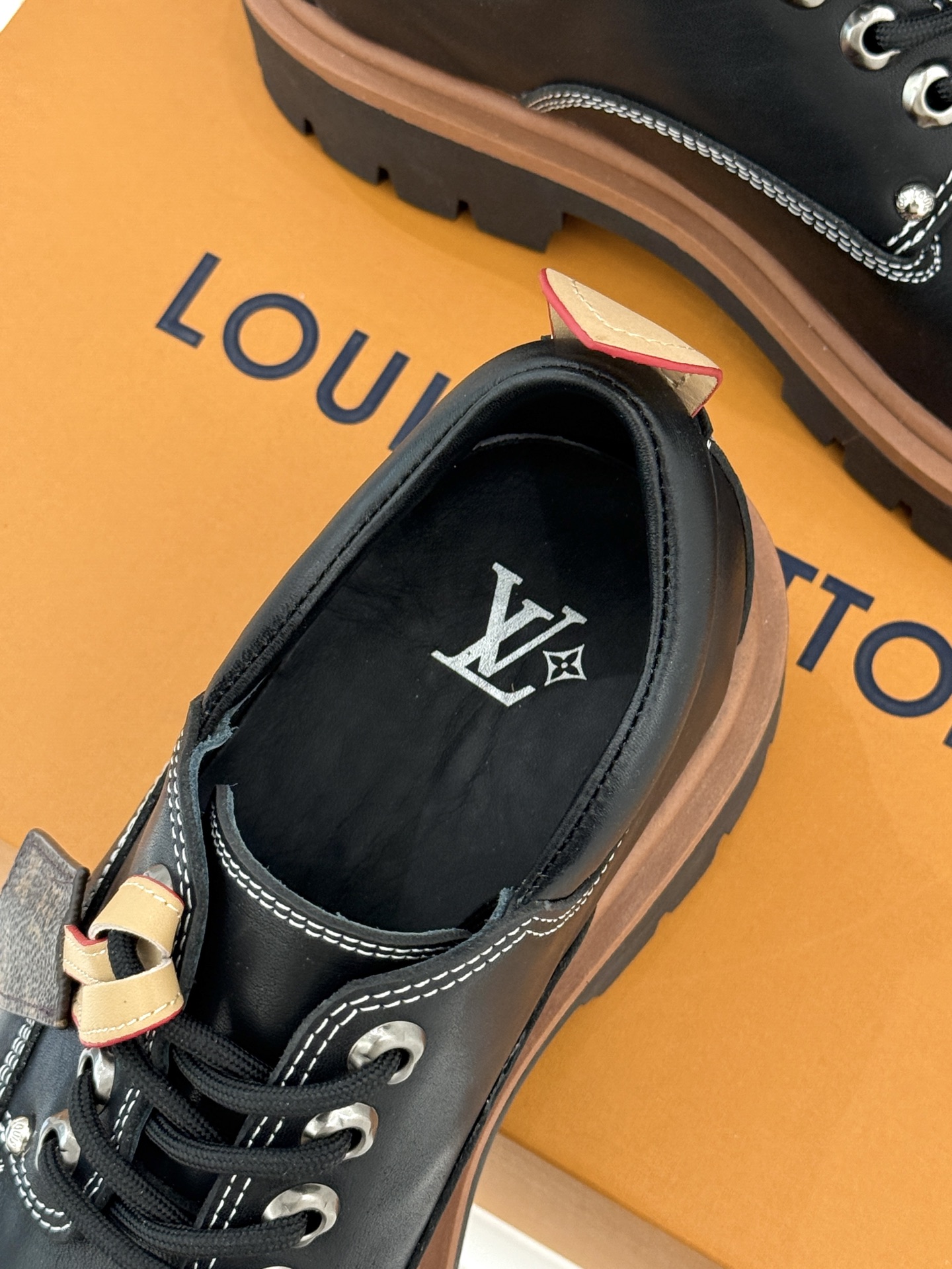 L*V驴家26WF新品情侣款德比鞋皮鞋一款足以颠覆你对传统皮鞋认知的匠心之作为追求卓越品味的开辟出一片全