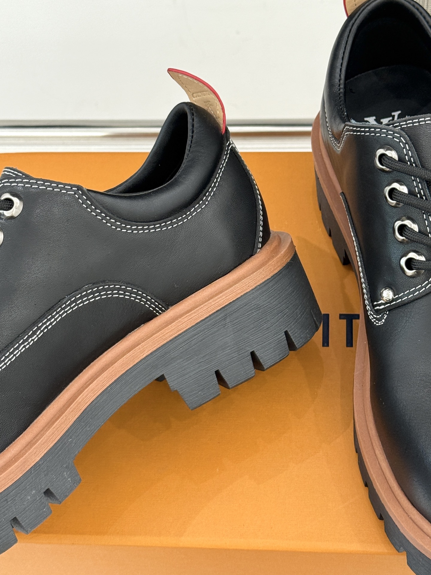 L*V驴家26WF新品情侣款德比鞋皮鞋一款足以颠覆你对传统皮鞋认知的匠心之作为追求卓越品味的开辟出一片全