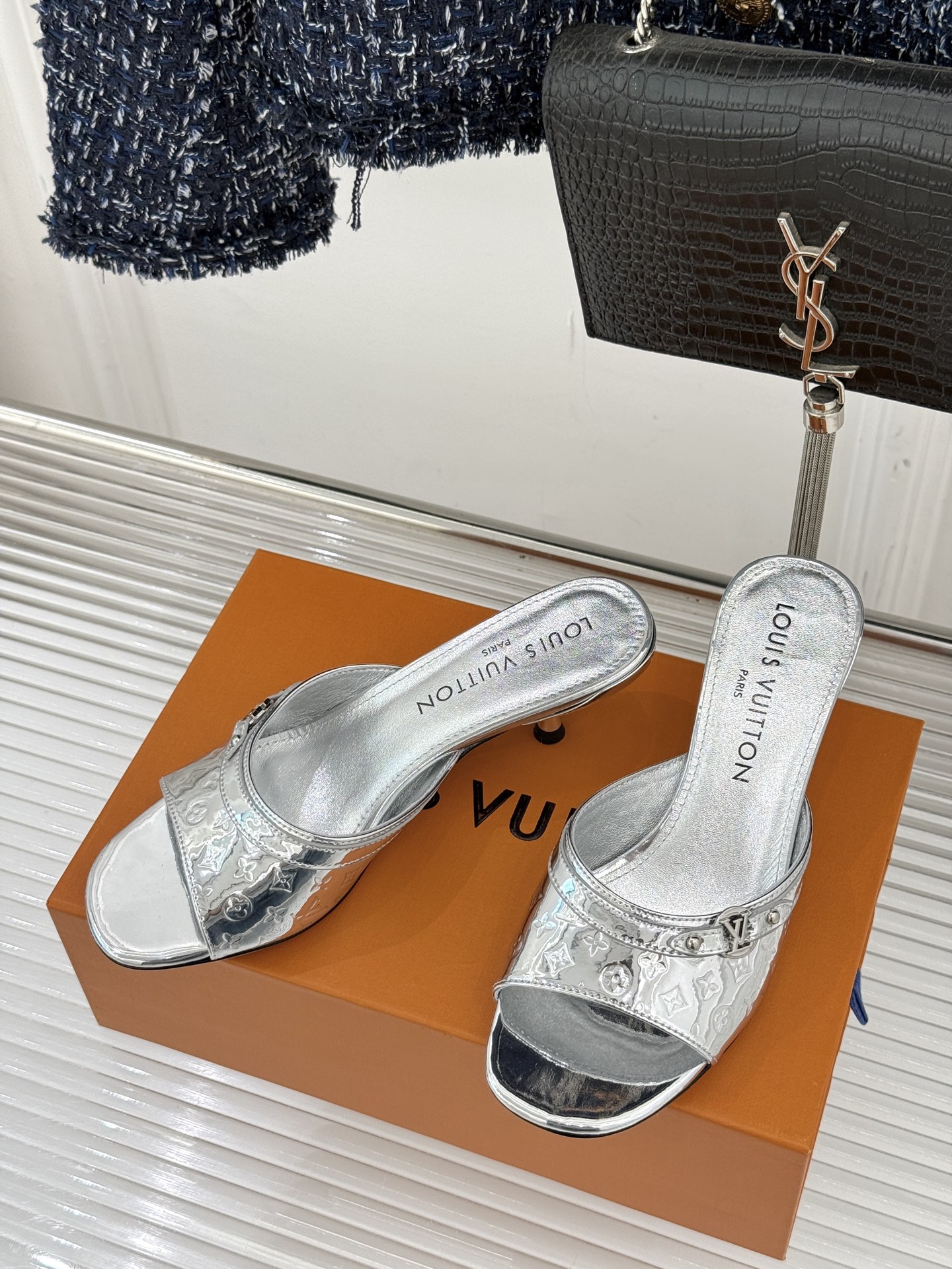 L*V驴家经典压花猫跟拖鞋🆕小红书超级爆款经典经典压花设计 清新俏皮 穿搭率极高 百搭又吸睛大方又百搭 