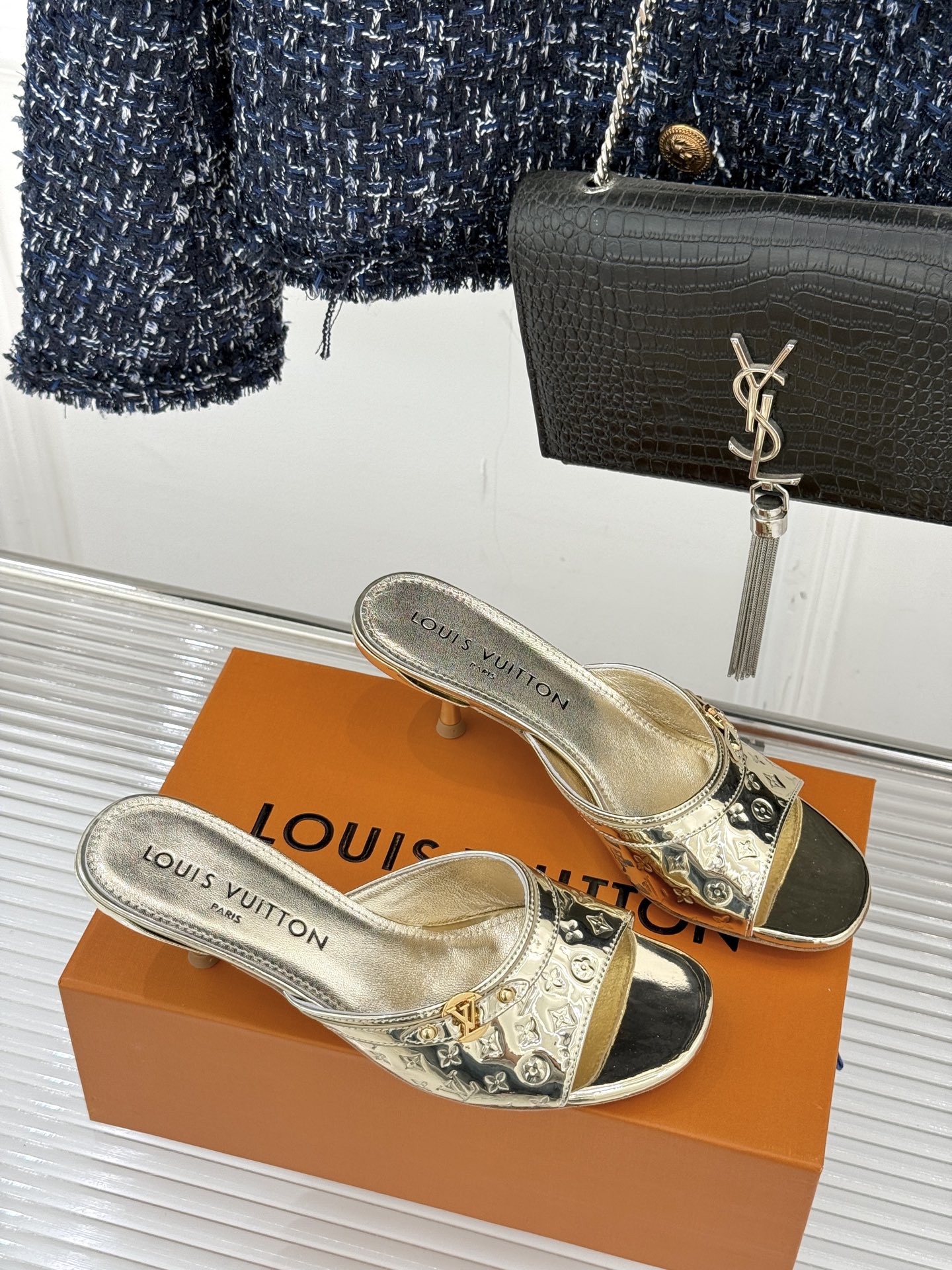 L*V驴家经典压花猫跟拖鞋🆕小红书超级爆款经典经典压花设计 清新俏皮 穿搭率极高 百搭又吸睛大方又百搭 