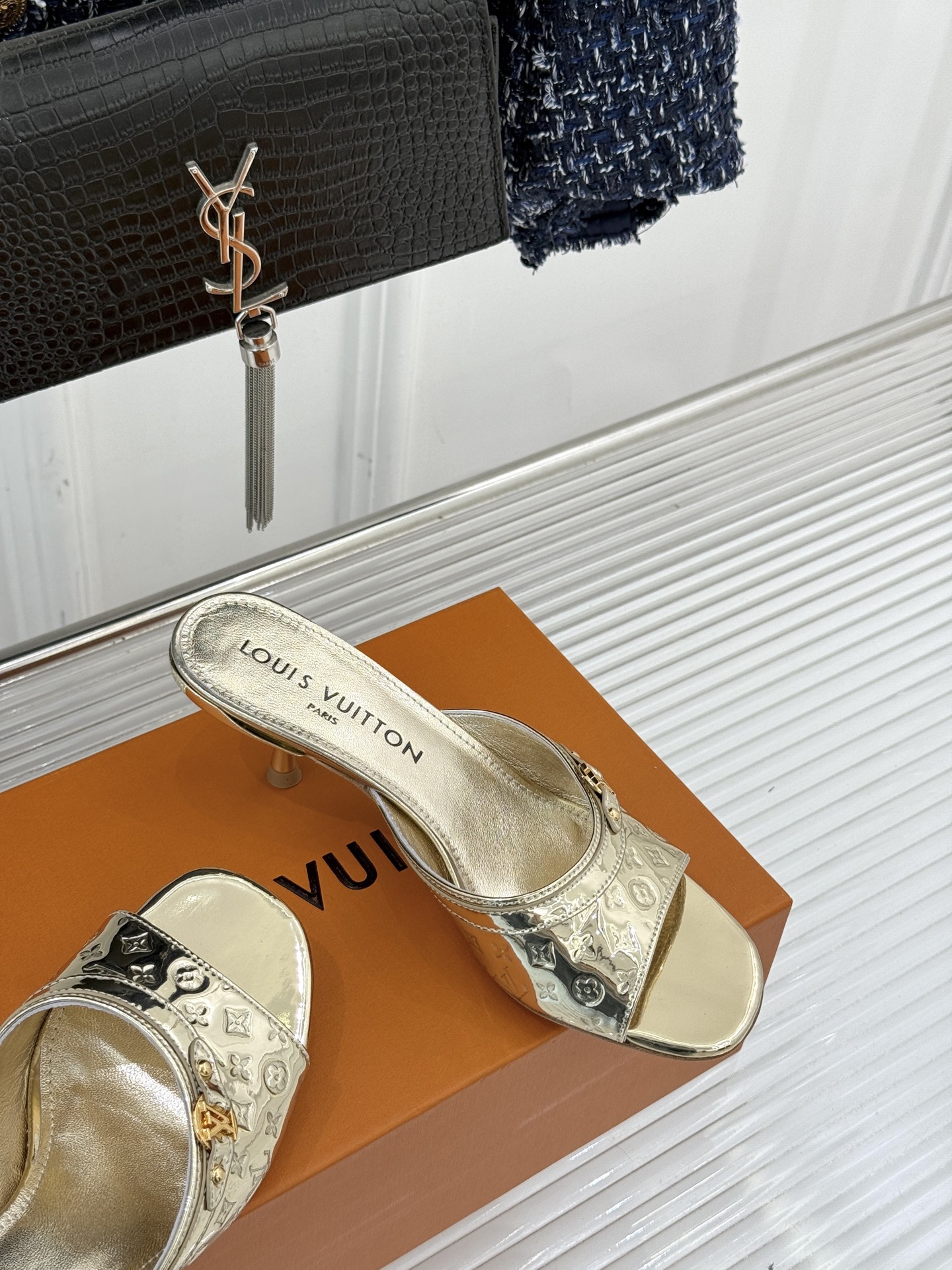 L*V驴家经典压花猫跟拖鞋🆕小红书超级爆款经典经典压花设计 清新俏皮 穿搭率极高 百搭又吸睛大方又百搭 