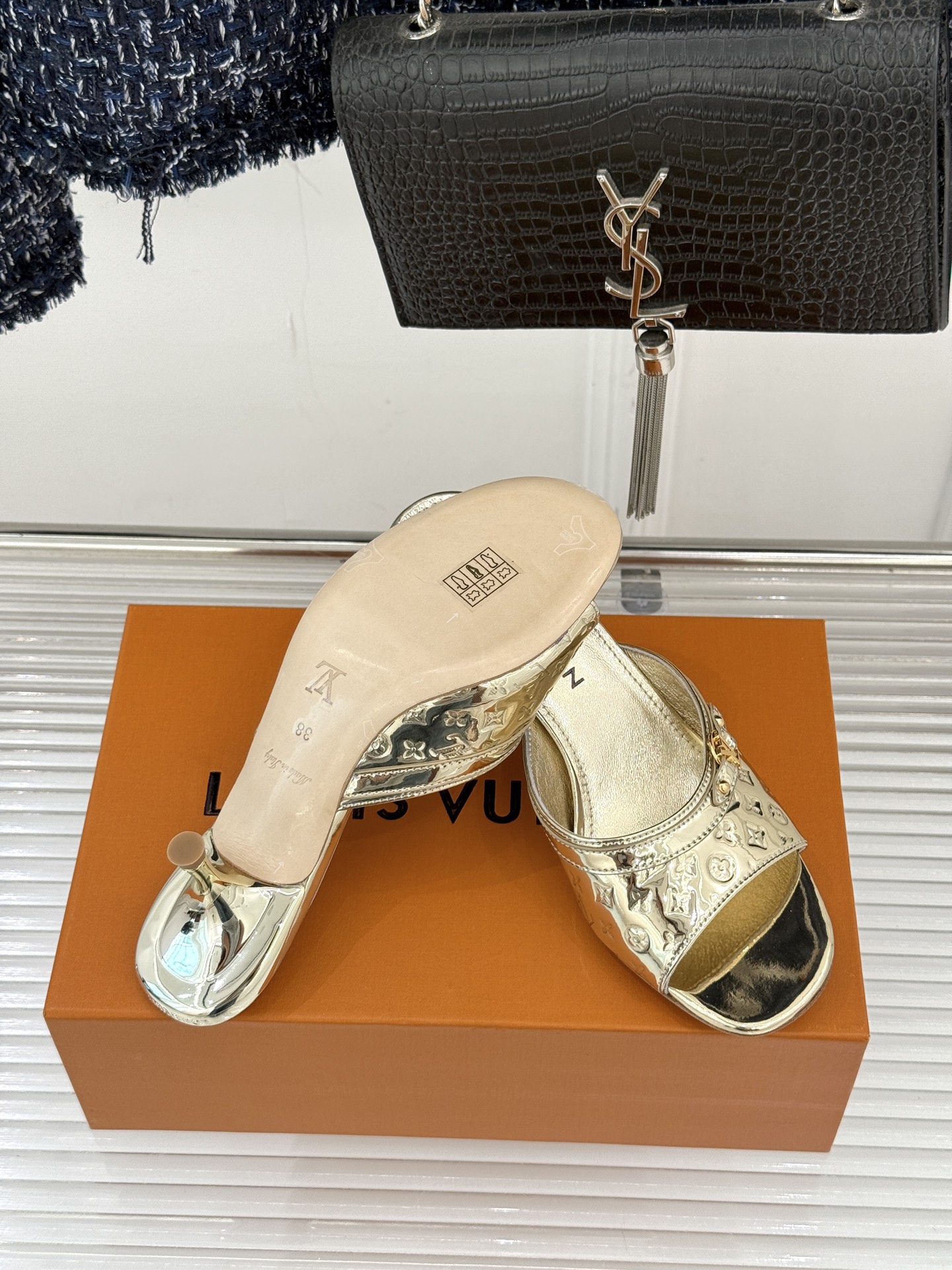 L*V驴家经典压花猫跟拖鞋🆕小红书超级爆款经典经典压花设计 清新俏皮 穿搭率极高 百搭又吸睛大方又百搭 