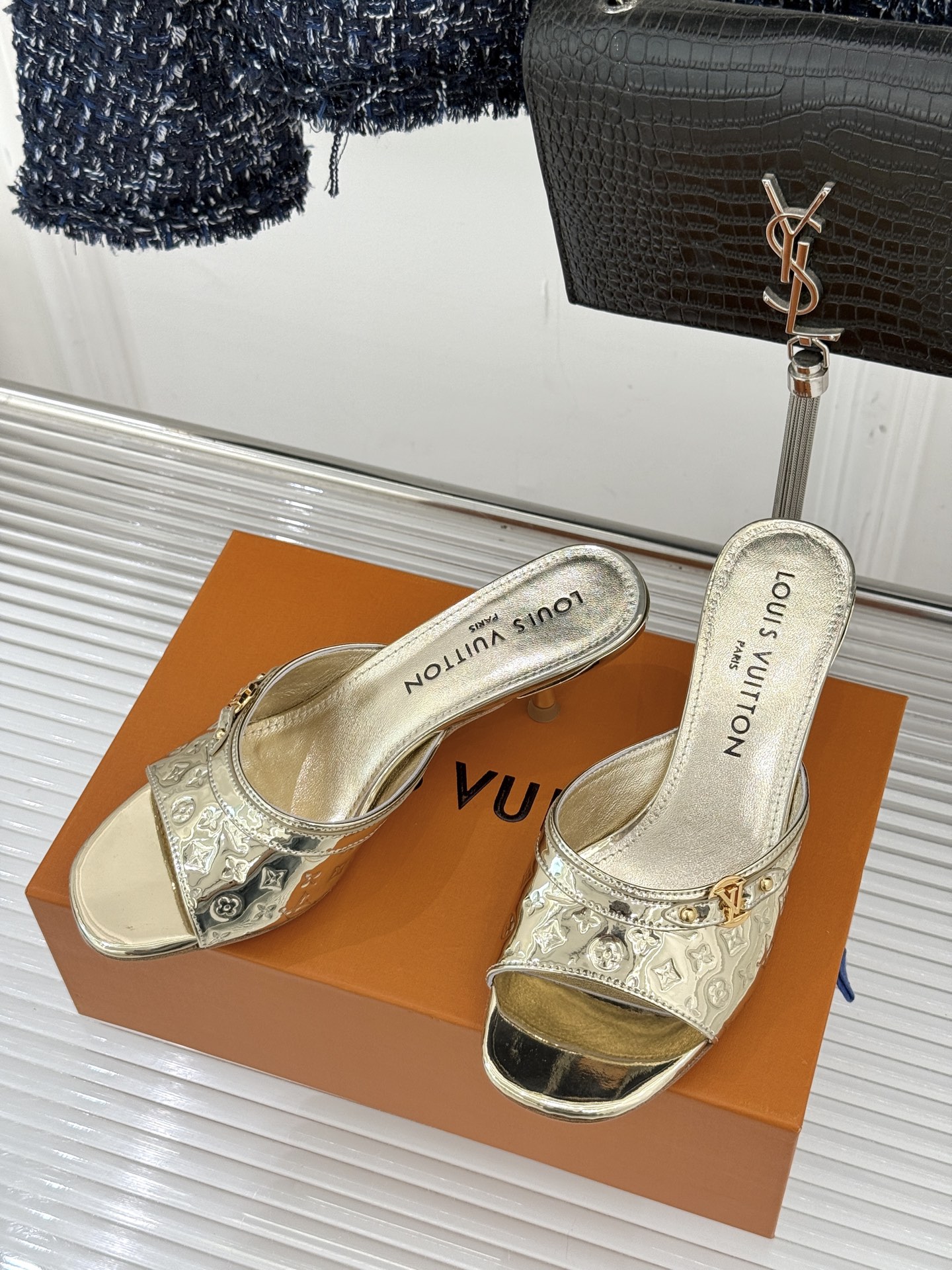 L*V驴家经典压花猫跟拖鞋🆕小红书超级爆款经典经典压花设计 清新俏皮 穿搭率极高 百搭又吸睛大方又百搭 