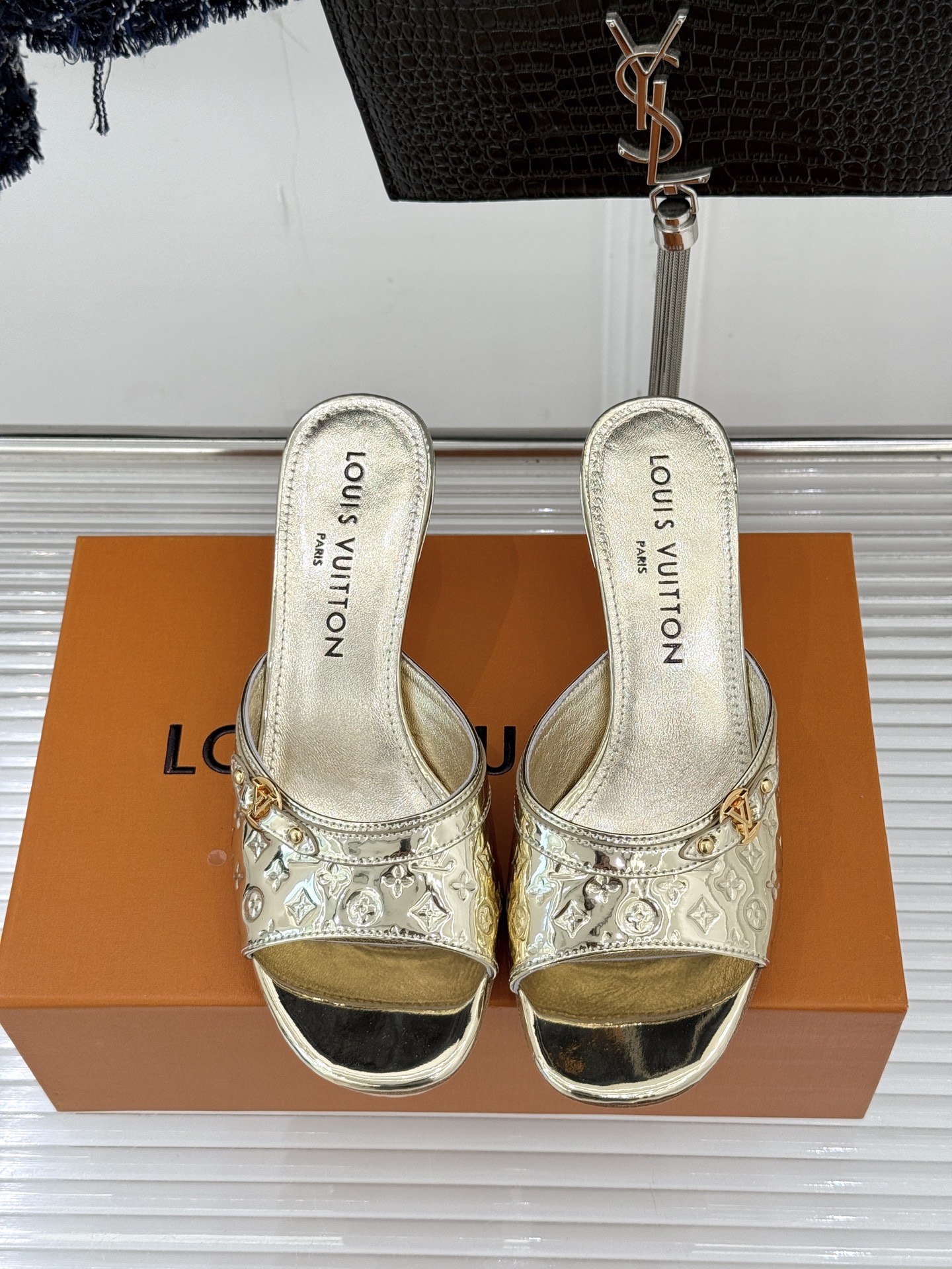 L*V驴家经典压花猫跟拖鞋🆕小红书超级爆款经典经典压花设计 清新俏皮 穿搭率极高 百搭又吸睛大方又百搭 