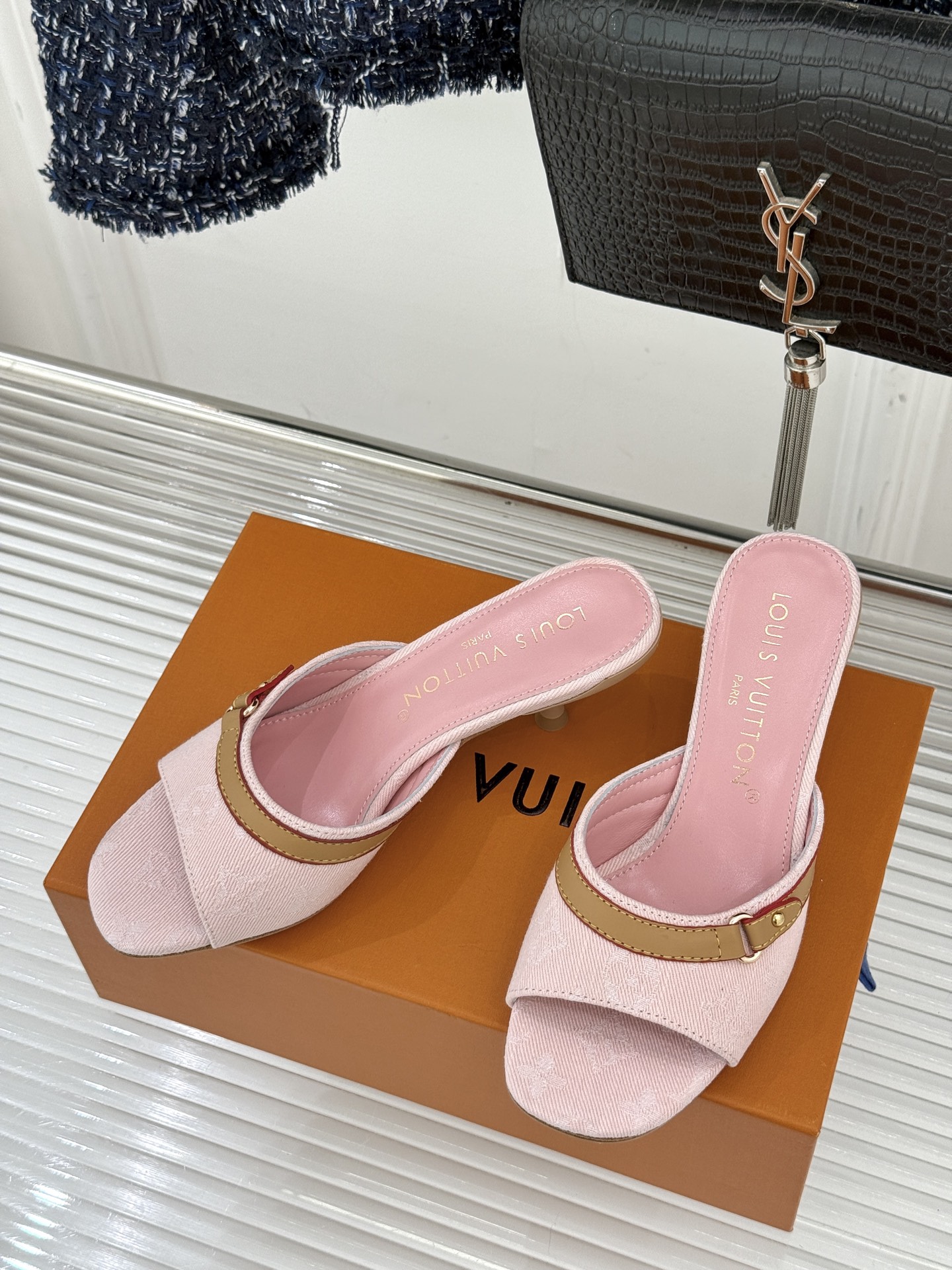 L*V驴家经典老花猫跟拖鞋🆕小红书超级爆款经典经典老花设计 清新俏皮 穿搭率极高 百搭又吸睛大方又百搭 