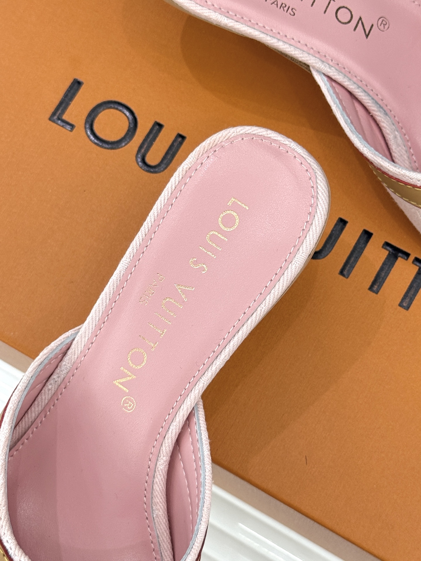 L*V驴家经典老花猫跟拖鞋🆕小红书超级爆款经典经典老花设计 清新俏皮 穿搭率极高 百搭又吸睛大方又百搭 