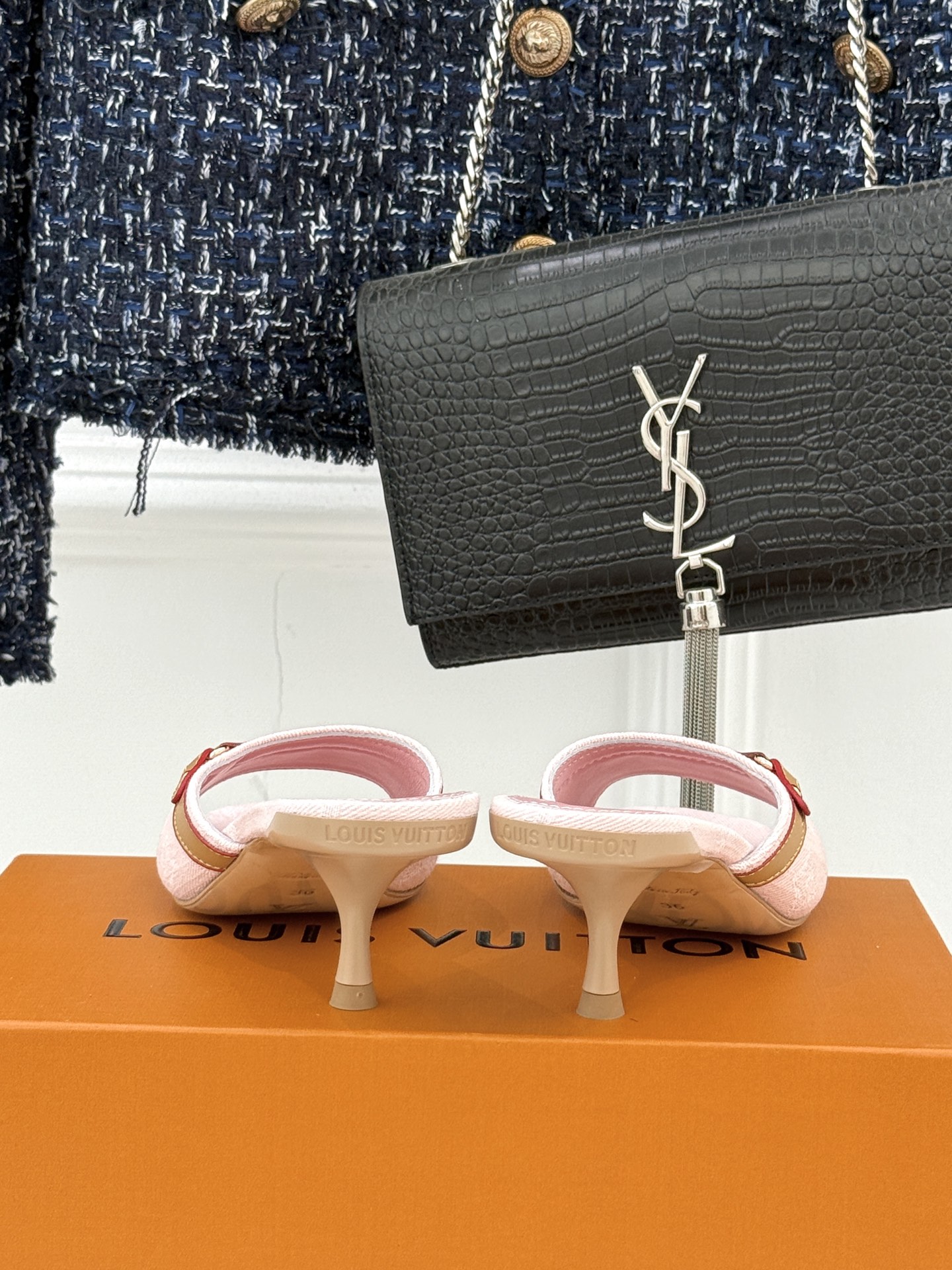 L*V驴家经典老花猫跟拖鞋🆕小红书超级爆款经典经典老花设计 清新俏皮 穿搭率极高 百搭又吸睛大方又百搭 