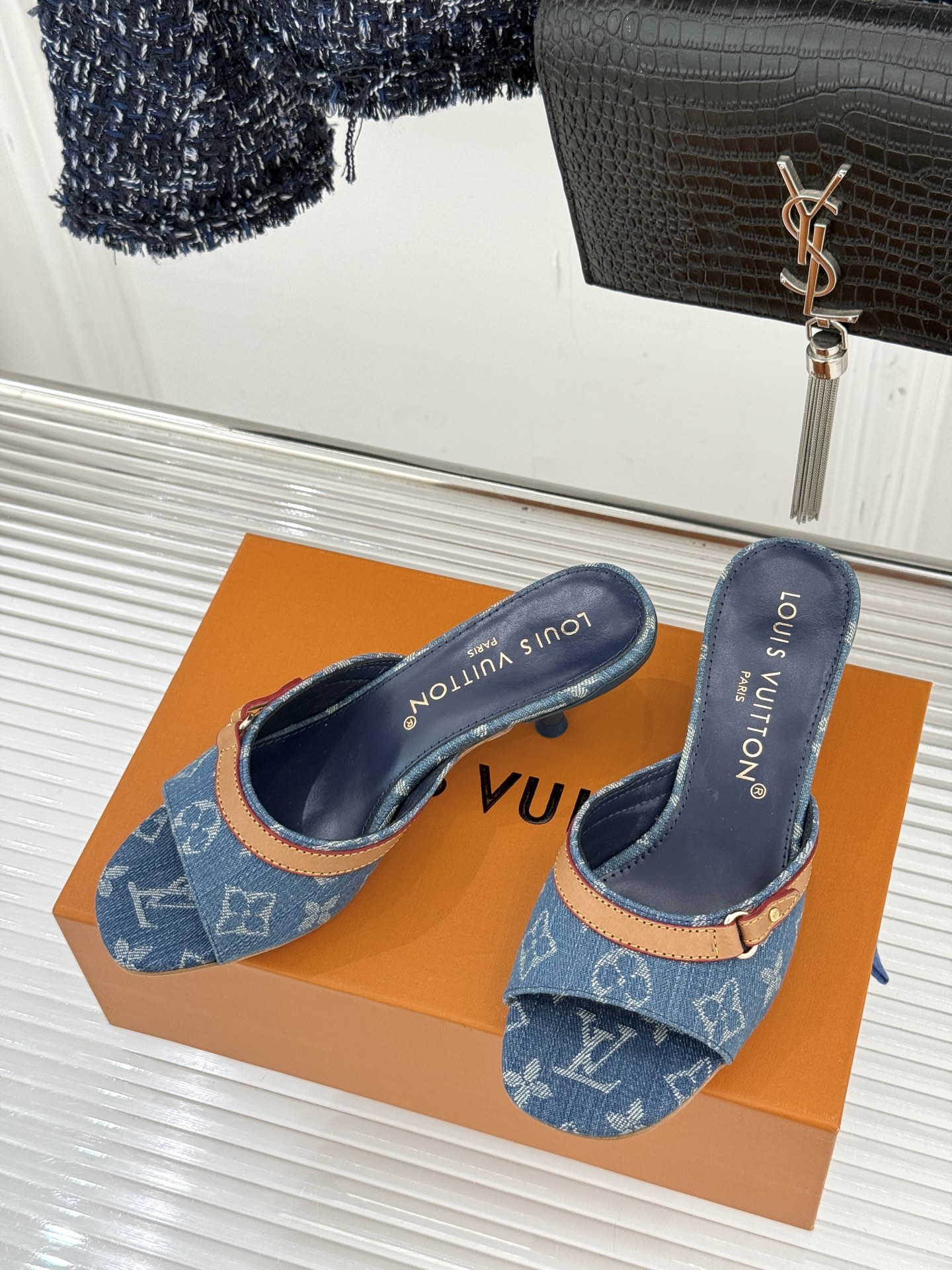 L*V驴家经典老花猫跟拖鞋🆕小红书超级爆款经典经典老花设计 清新俏皮 穿搭率极高 百搭又吸睛大方又百搭 