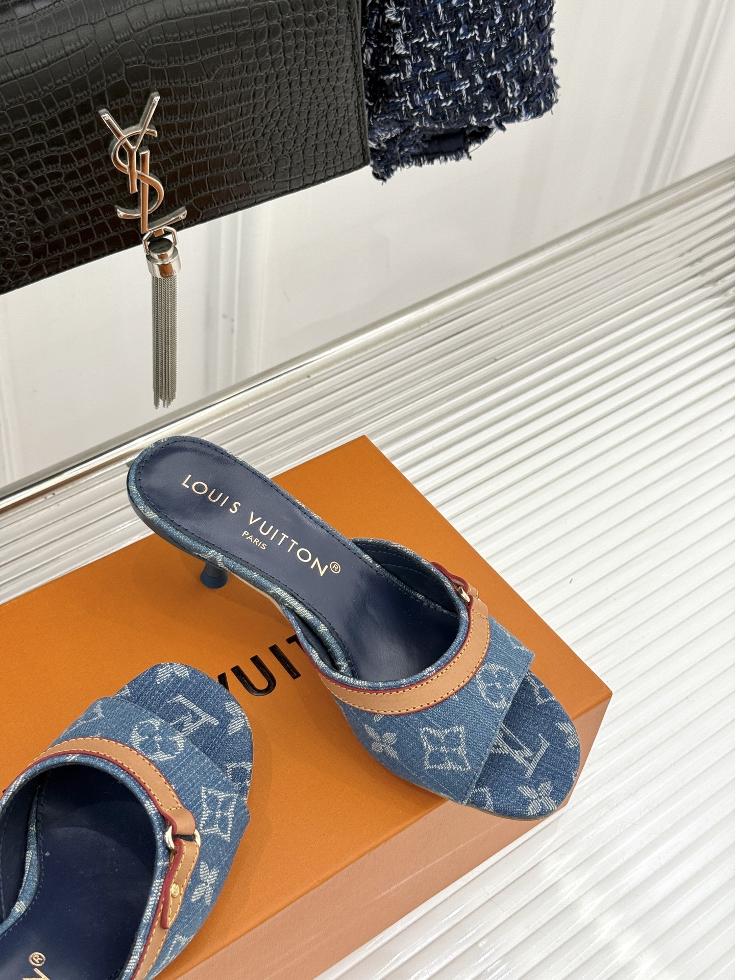 L*V驴家经典老花猫跟拖鞋🆕小红书超级爆款经典经典老花设计 清新俏皮 穿搭率极高 百搭又吸睛大方又百搭 